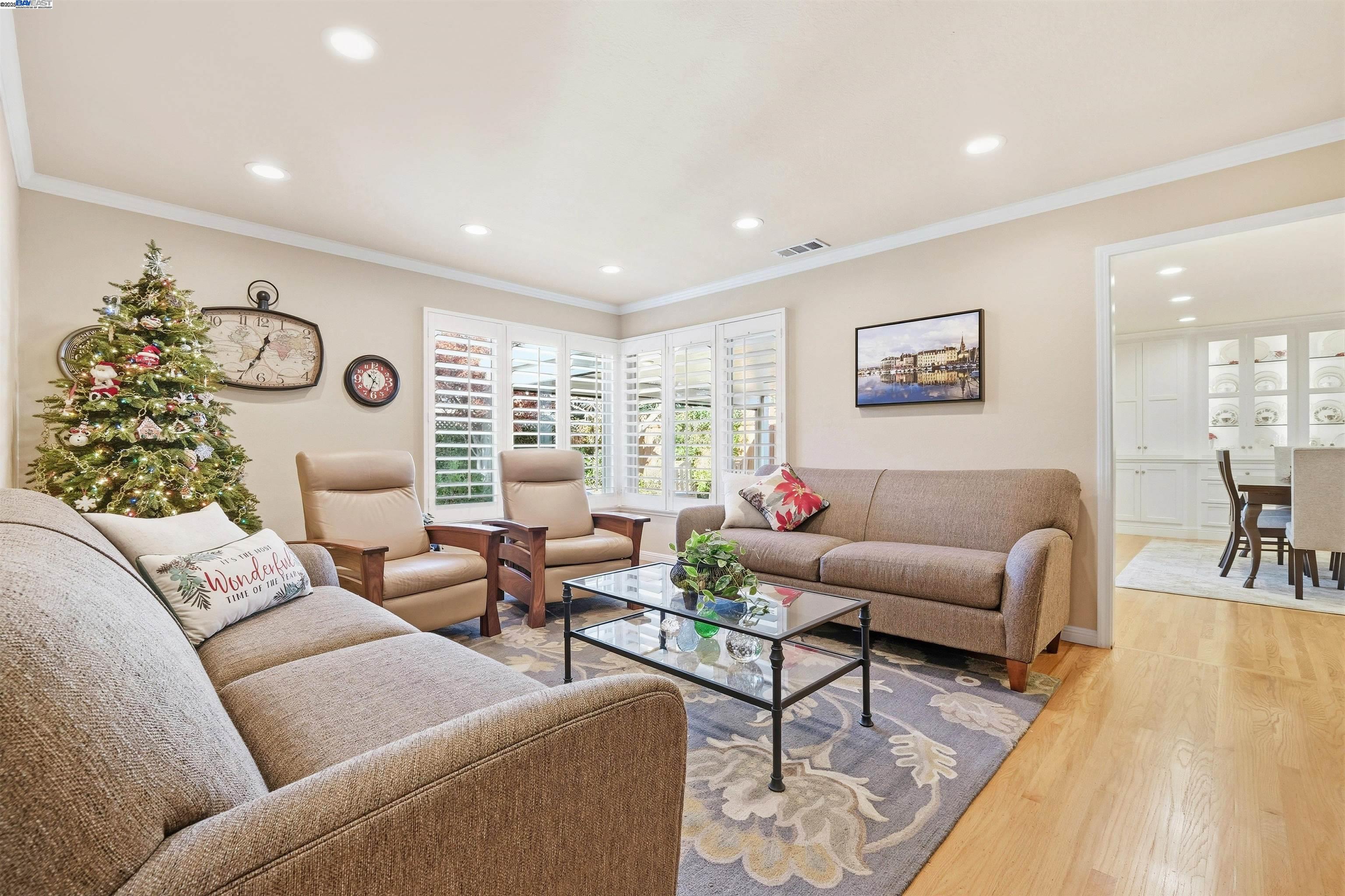 5233 Vernon Ave