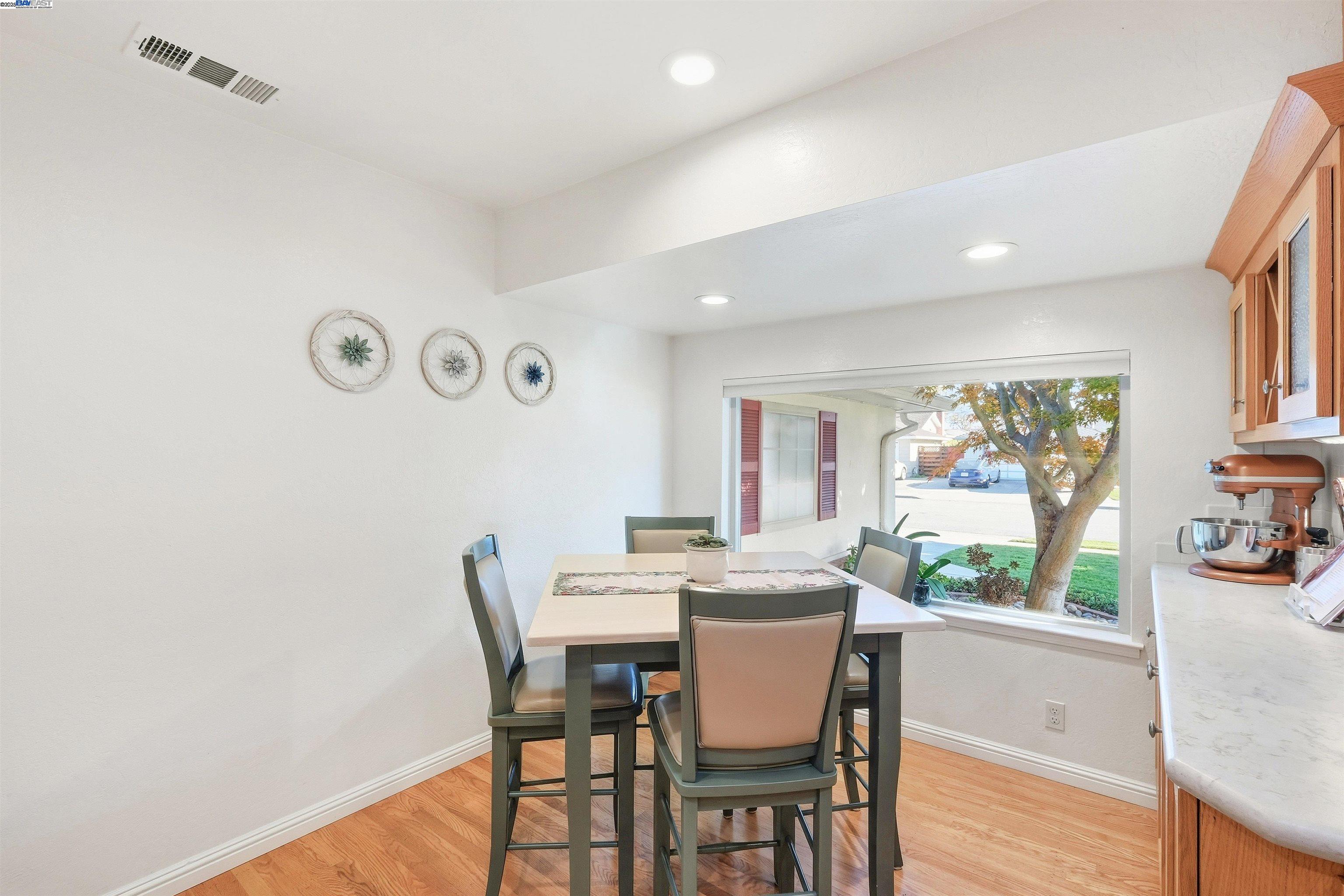 5233 Vernon Ave