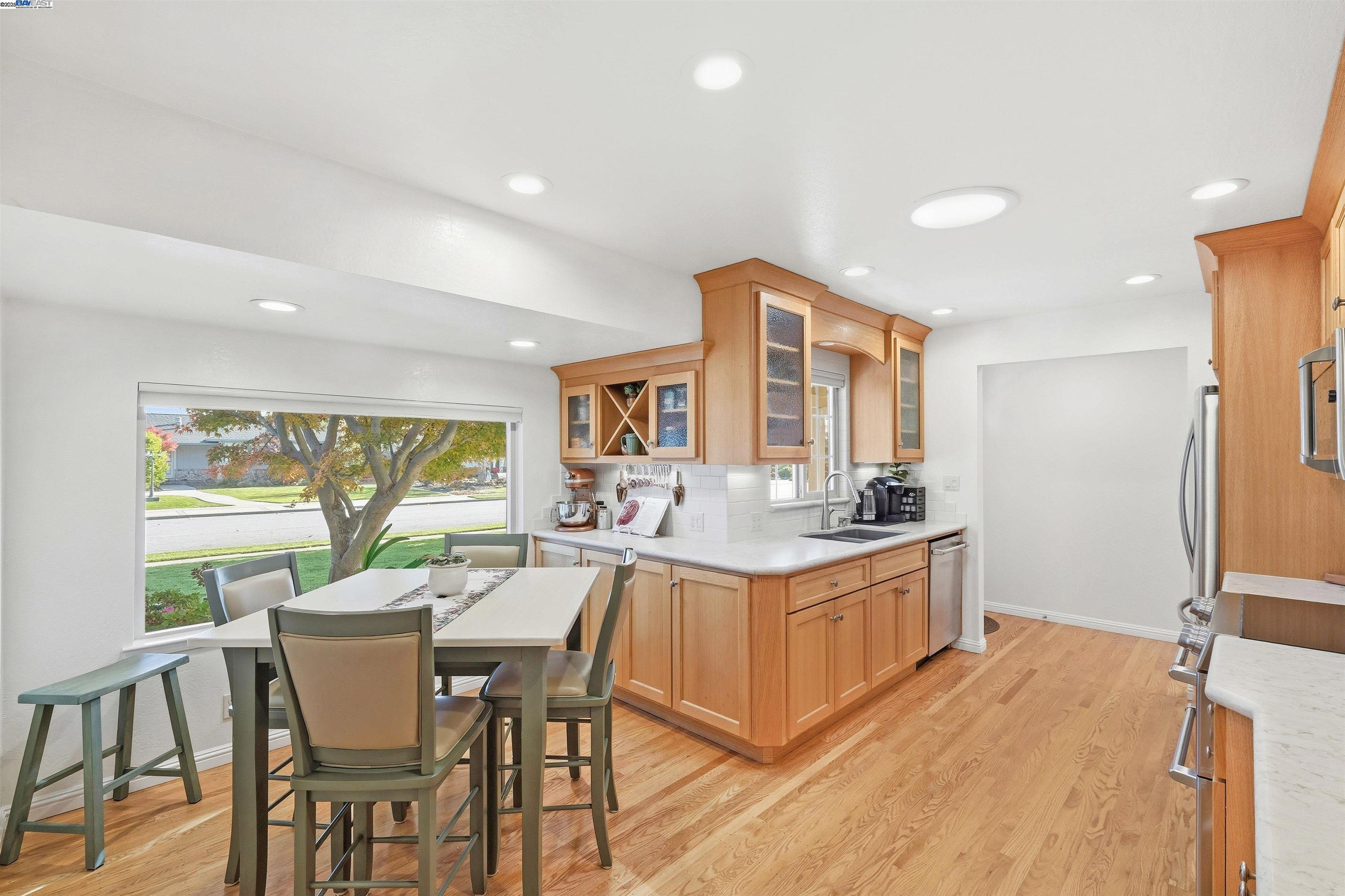 5233 Vernon Ave