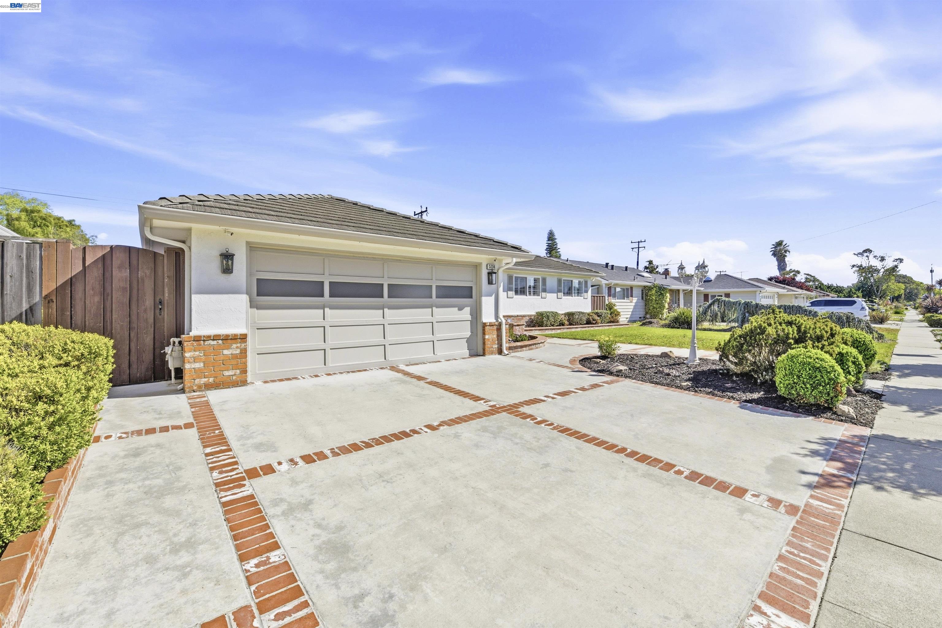 5238 Brophy Dr