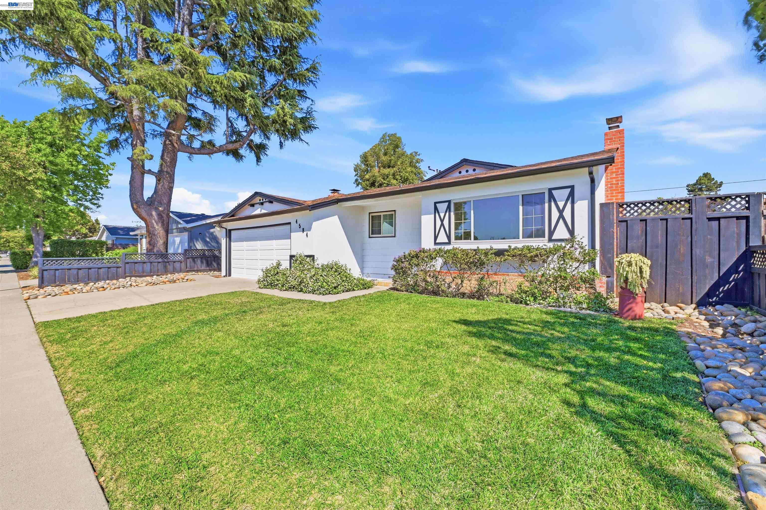 4584 Gertrude Dr