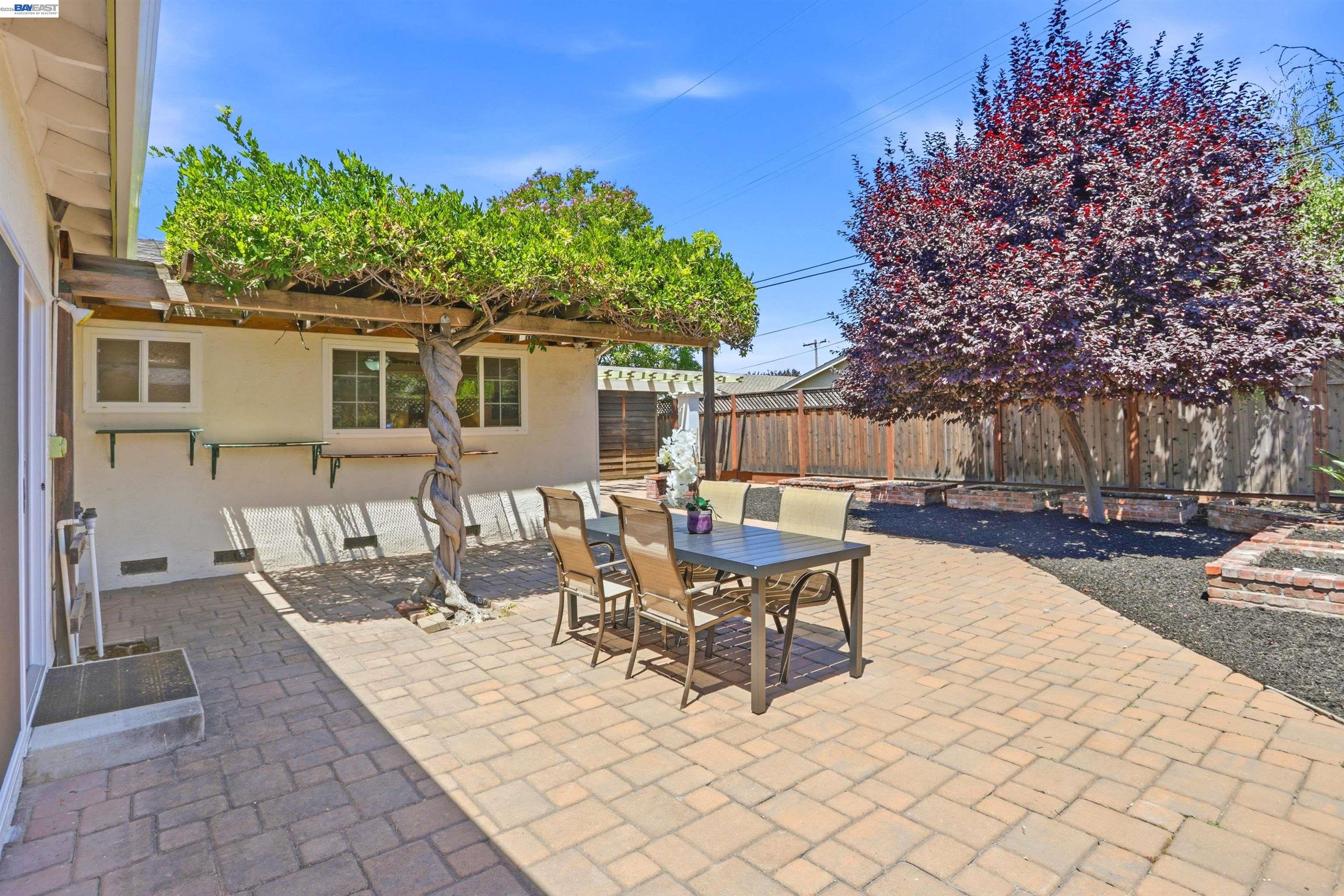 1109 Lynhurst Way