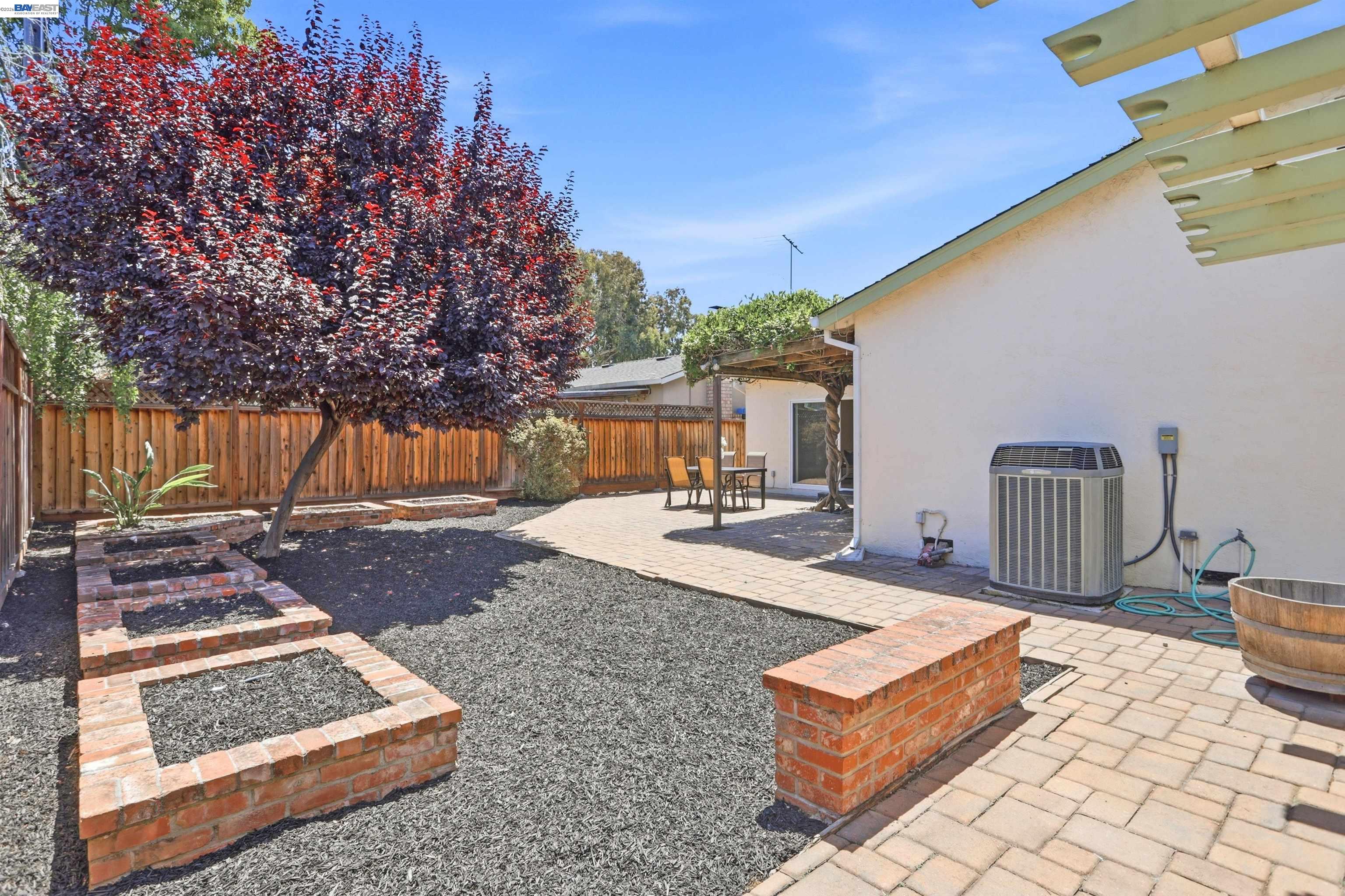 1109 Lynhurst Way