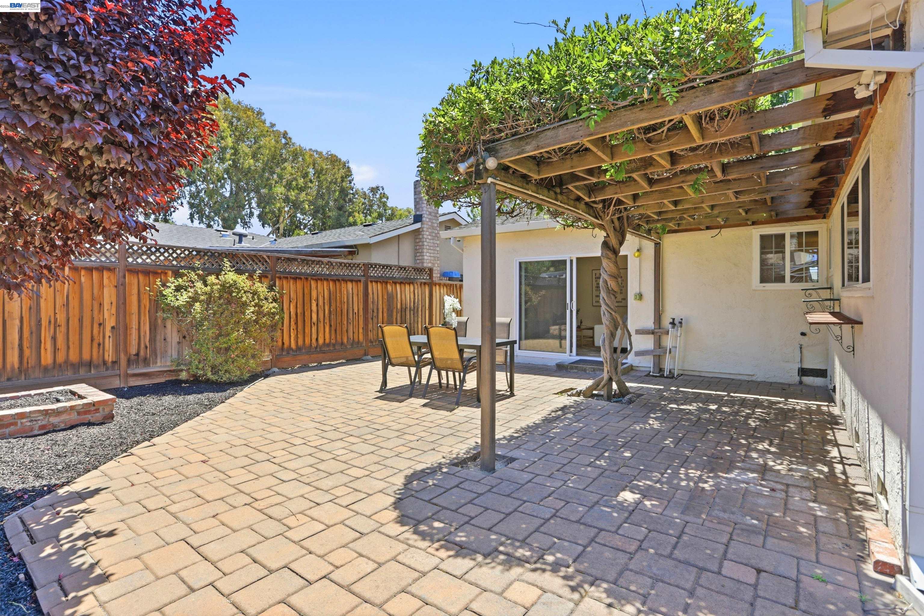 1109 Lynhurst Way