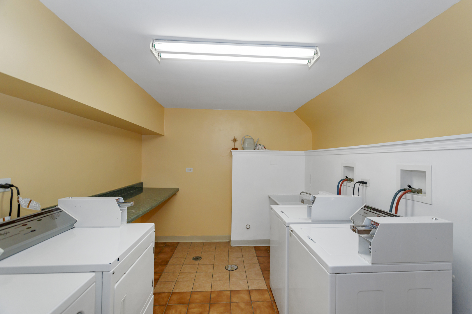 10113 Hartford Court Unit: 1B