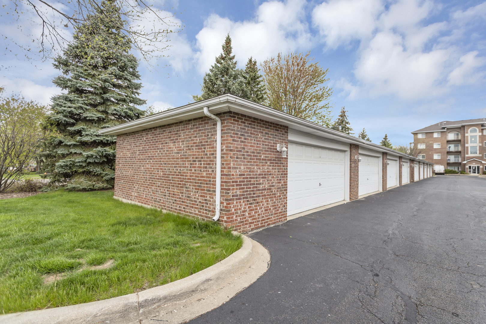 881 N Swift Road Unit: 102