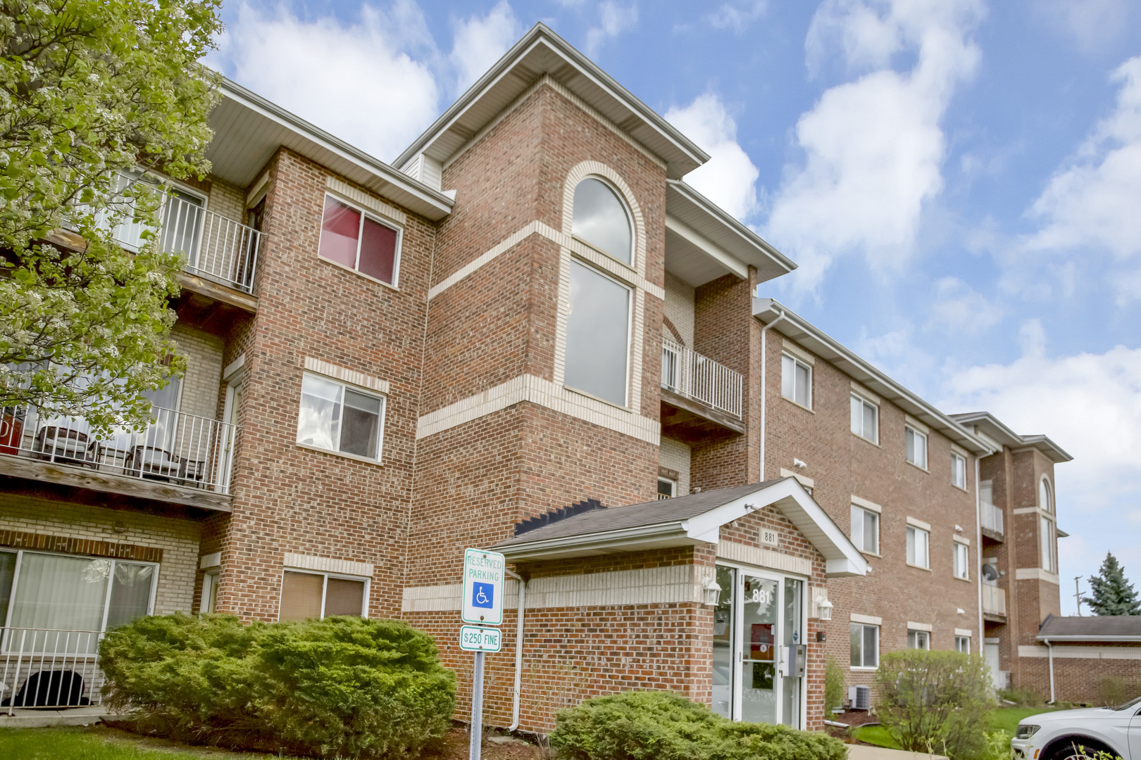 881 N Swift Road Unit: 102