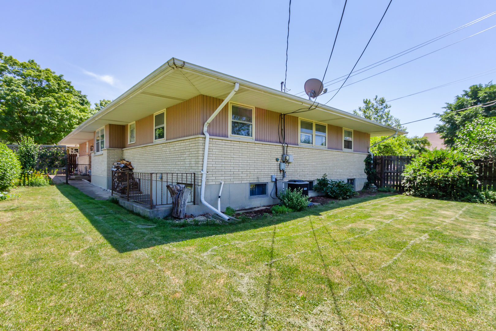 2010 Oak Street