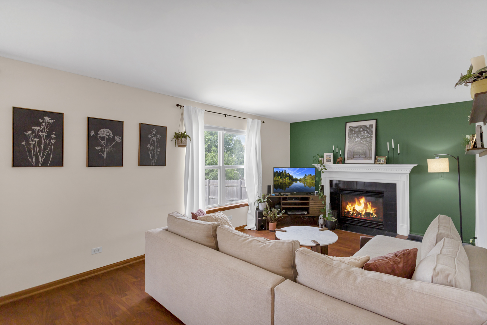 2112 W Wicklow Lane