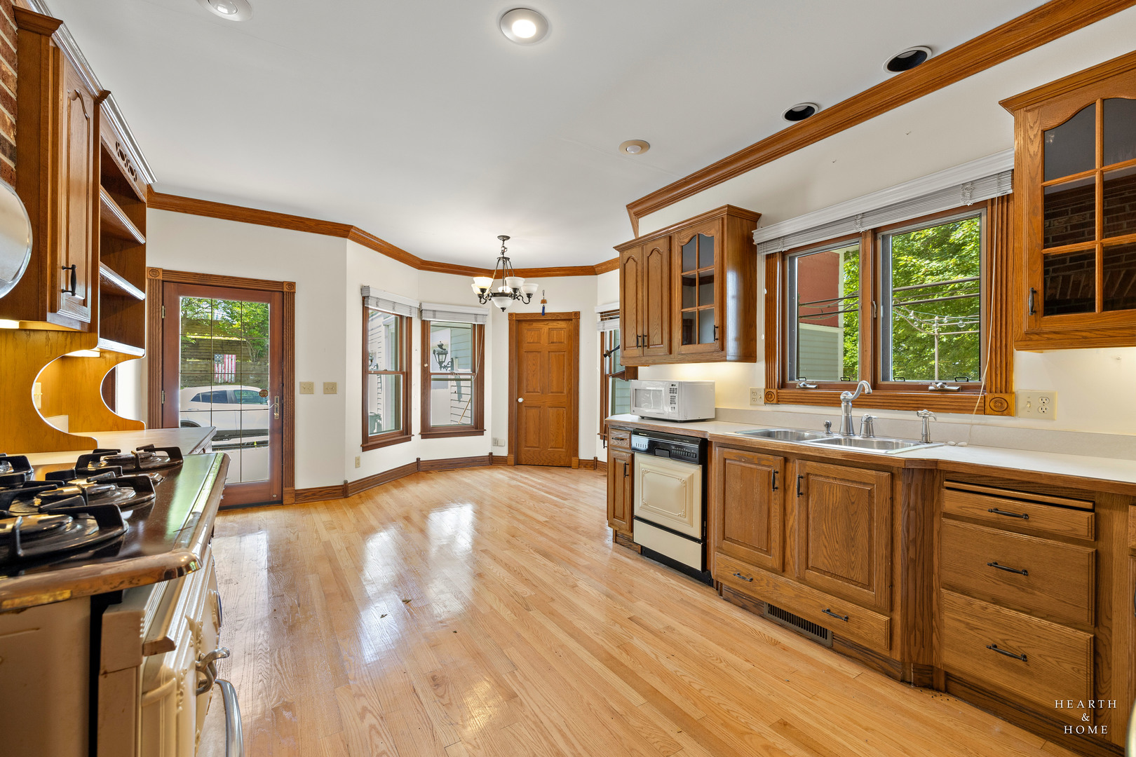 45W235 Hillview Lane
