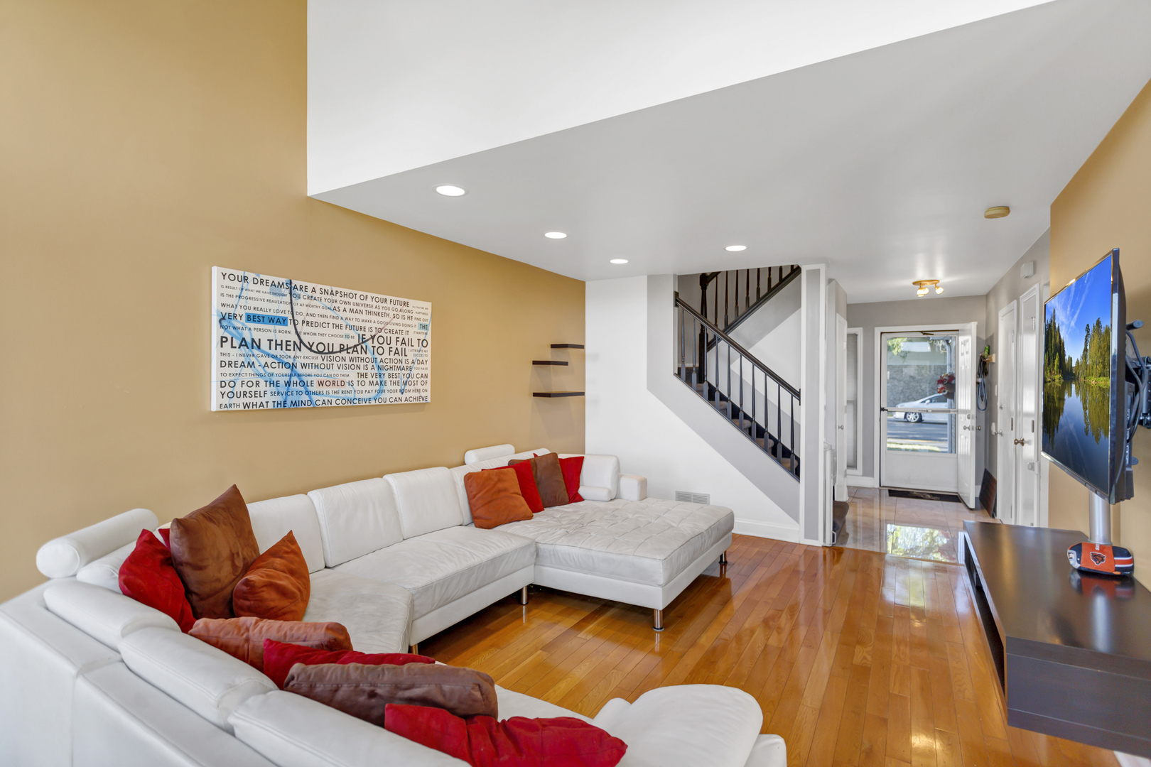 437 S Wenbriar Square