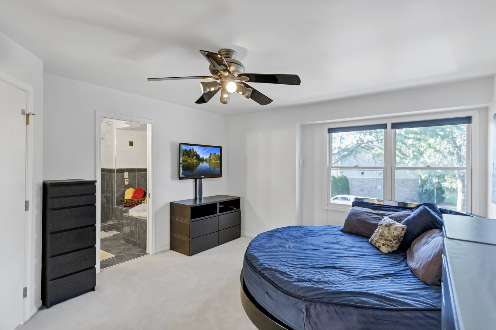 437 S Wenbriar Square