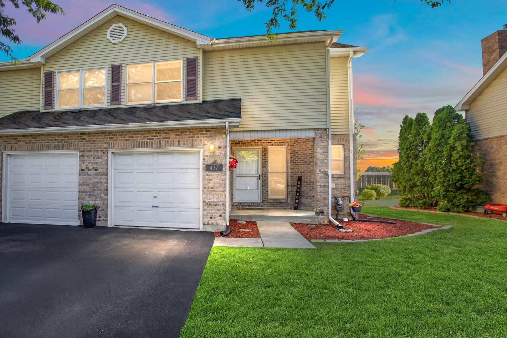 437 S Wenbriar Square