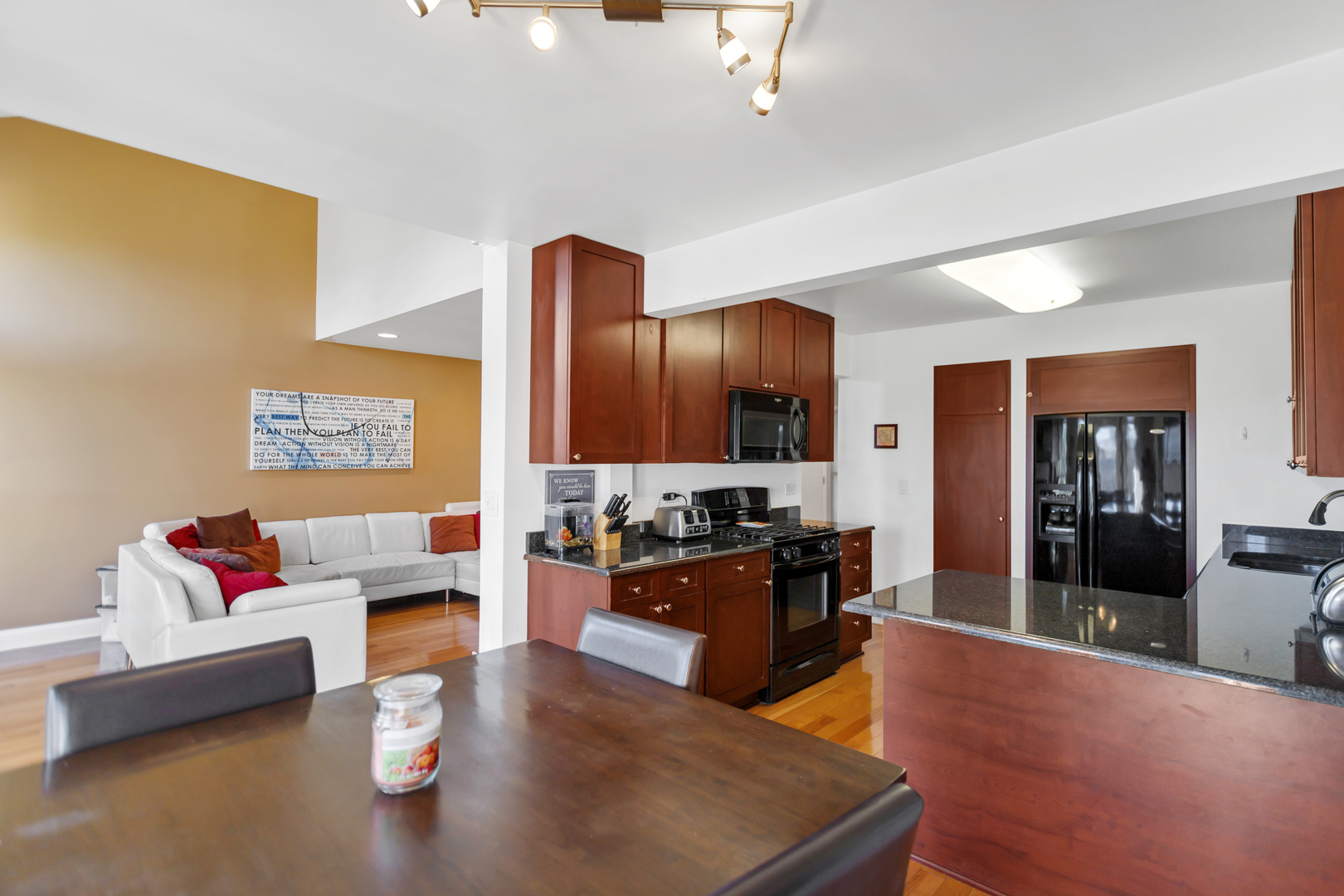 437 S Wenbriar Square