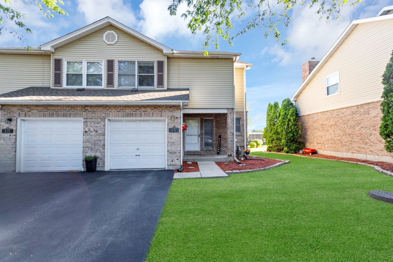 437 S Wenbriar Square
