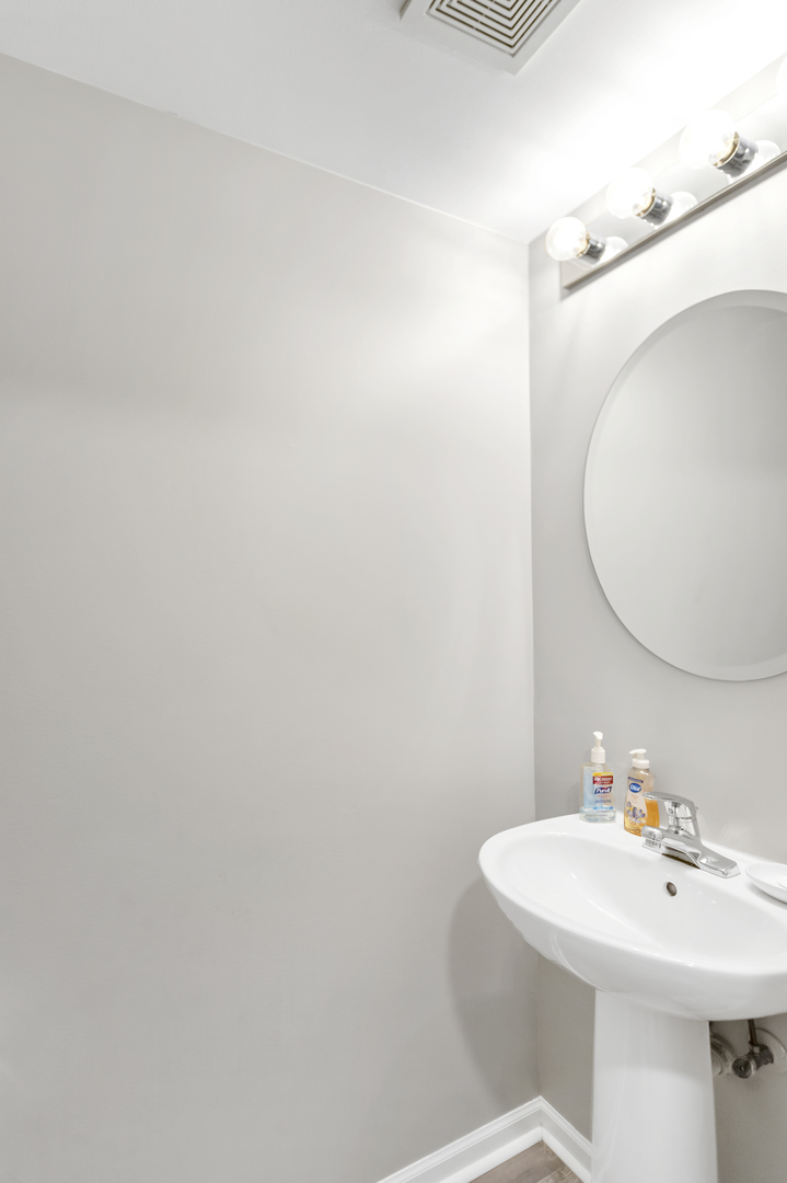 1174 N Village Drive Unit: 1174