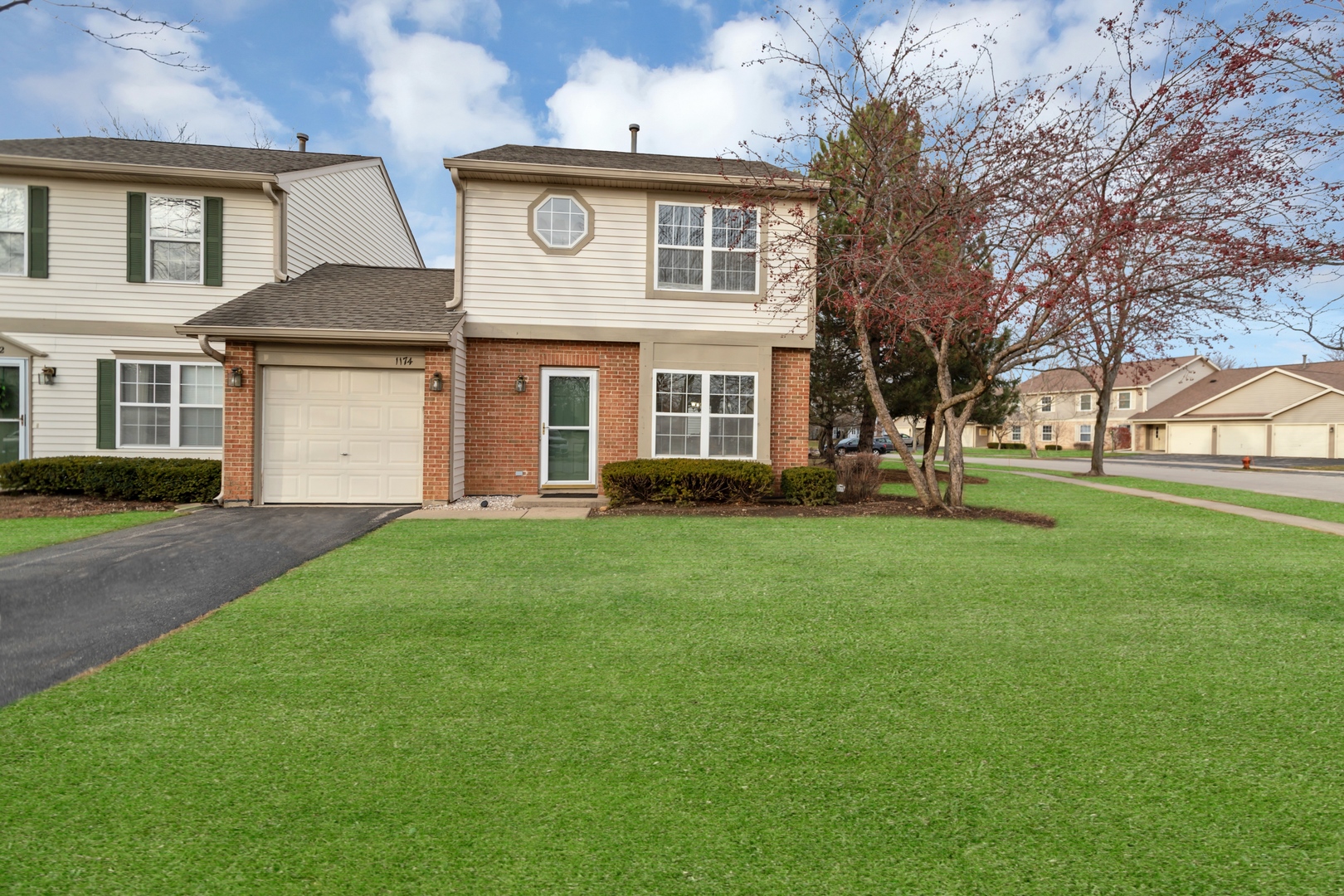 1174 N Village Drive Unit: 1174