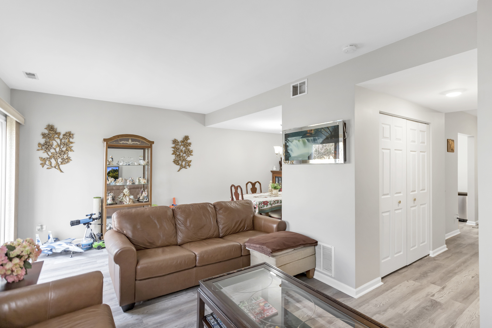 1174 N Village Drive Unit: 1174