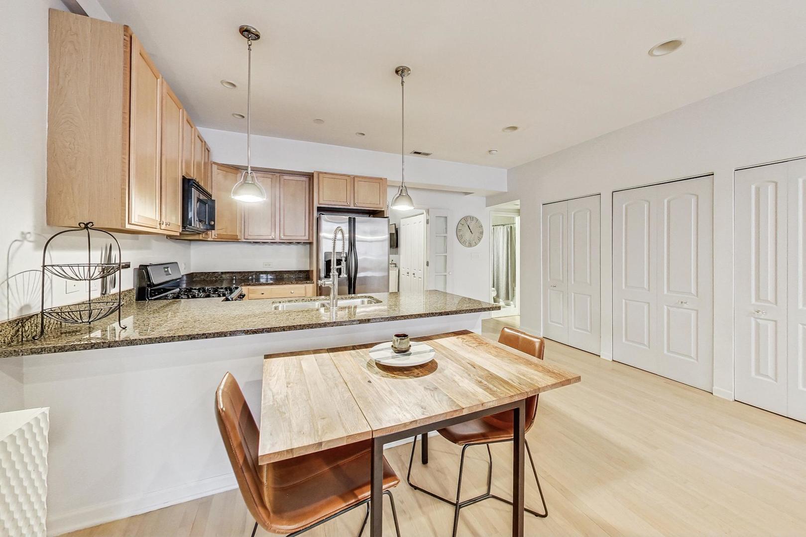 2518 N Willetts Court Unit: 1LN