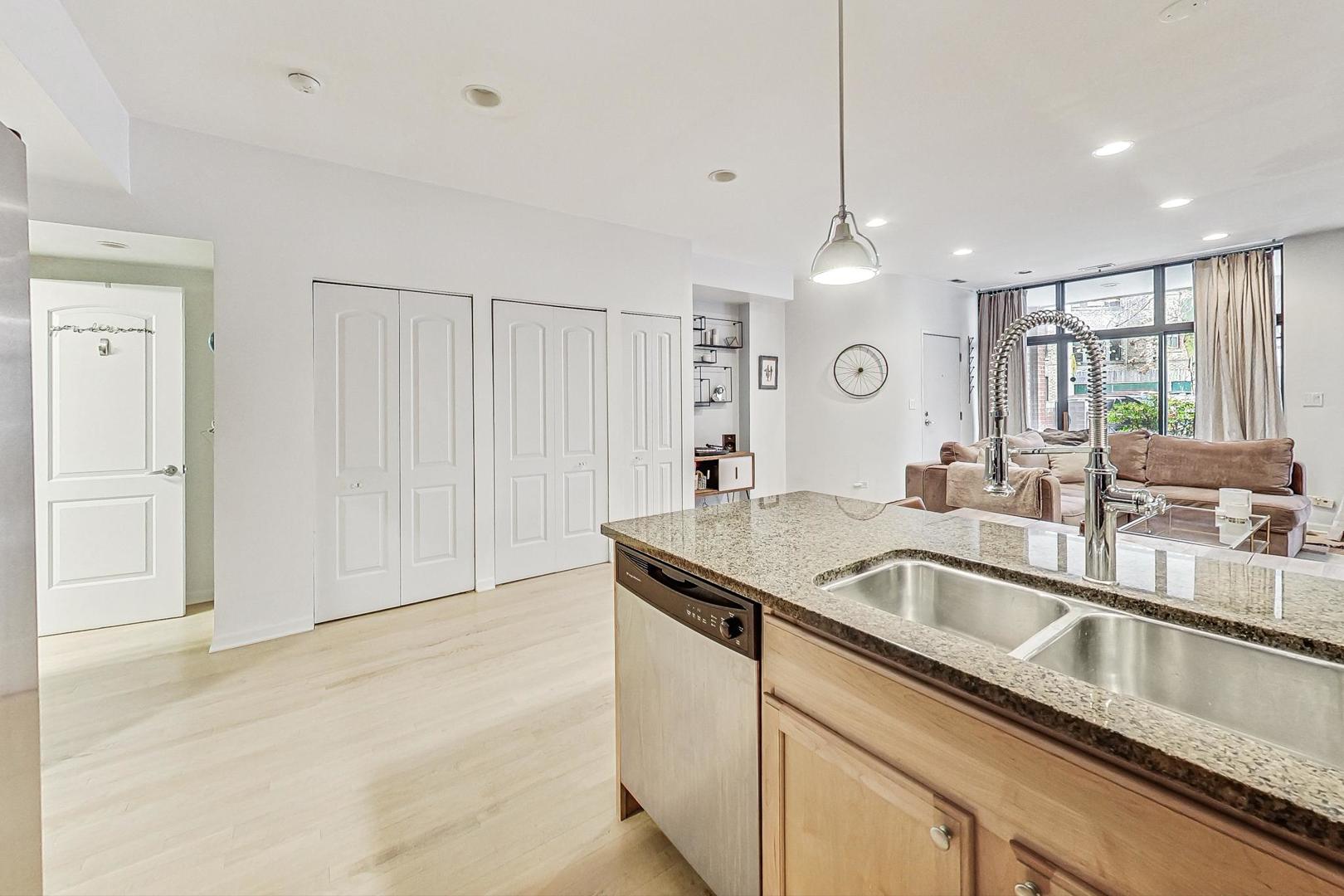 2518 N Willetts Court Unit: 1LN