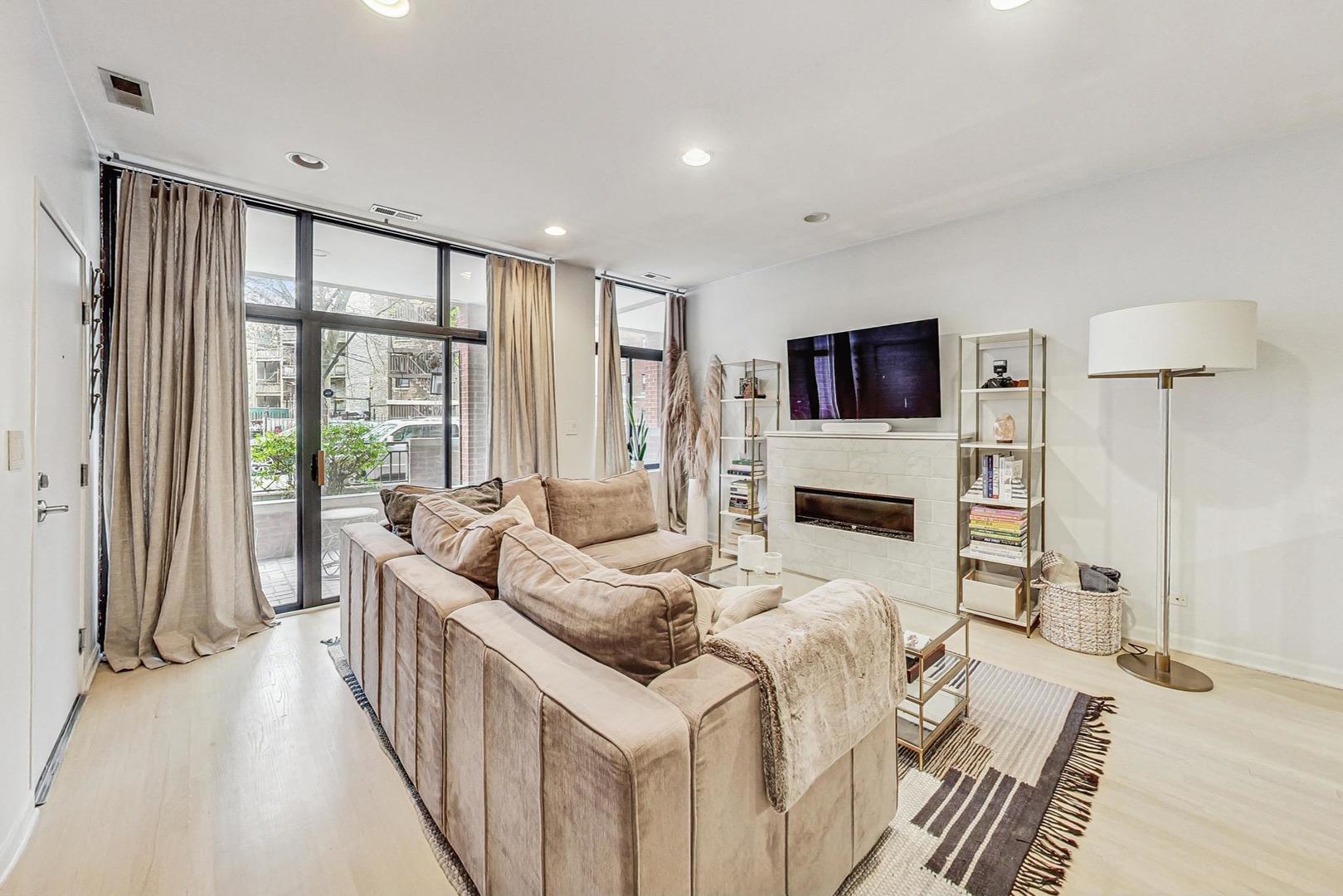 2518 N Willetts Court Unit: 1LN
