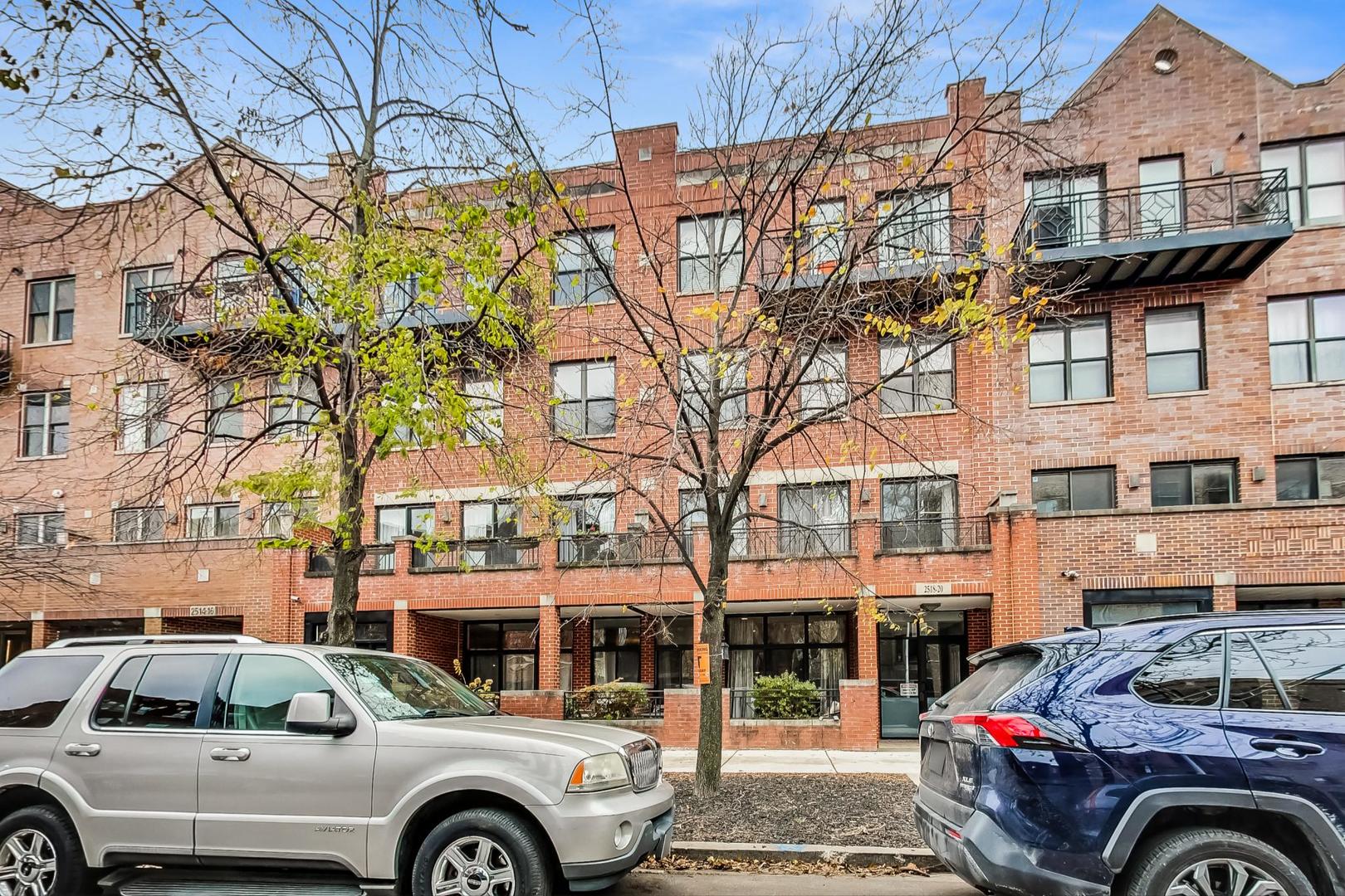 2518 N Willetts Court Unit: 1LN