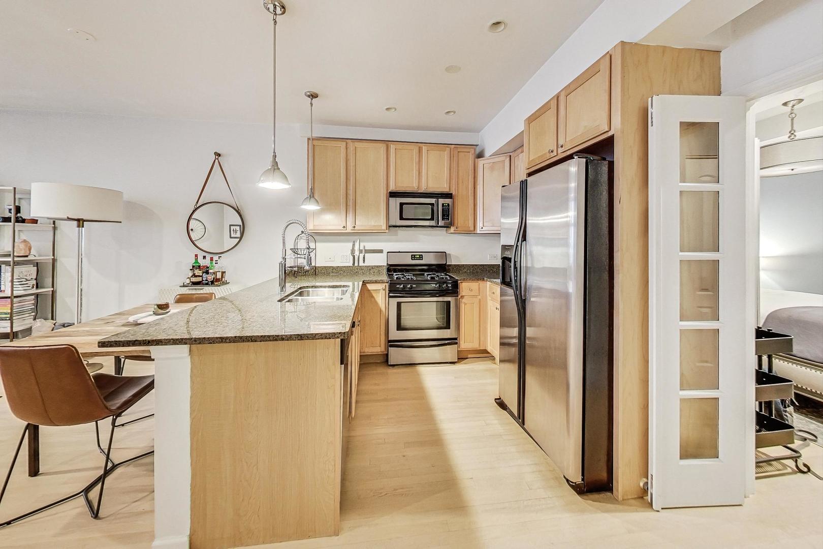 2518 N Willetts Court Unit: 1LN
