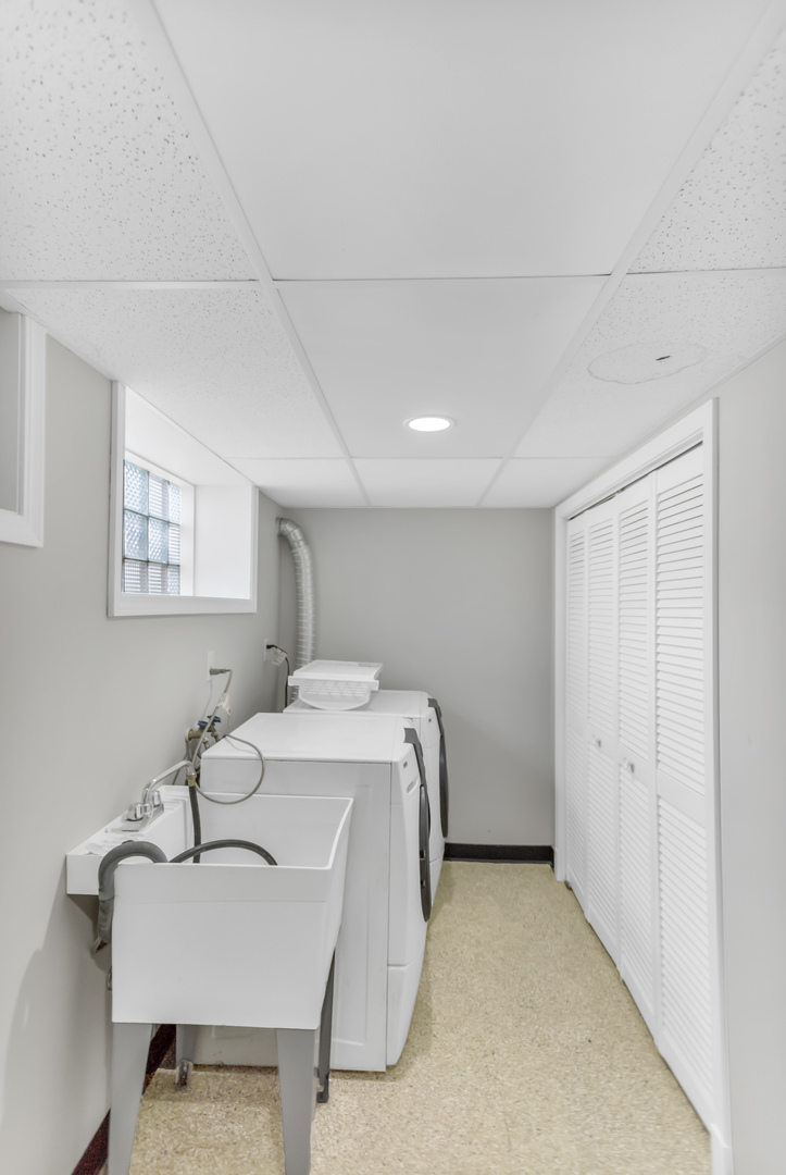 5156 W 63rd Place