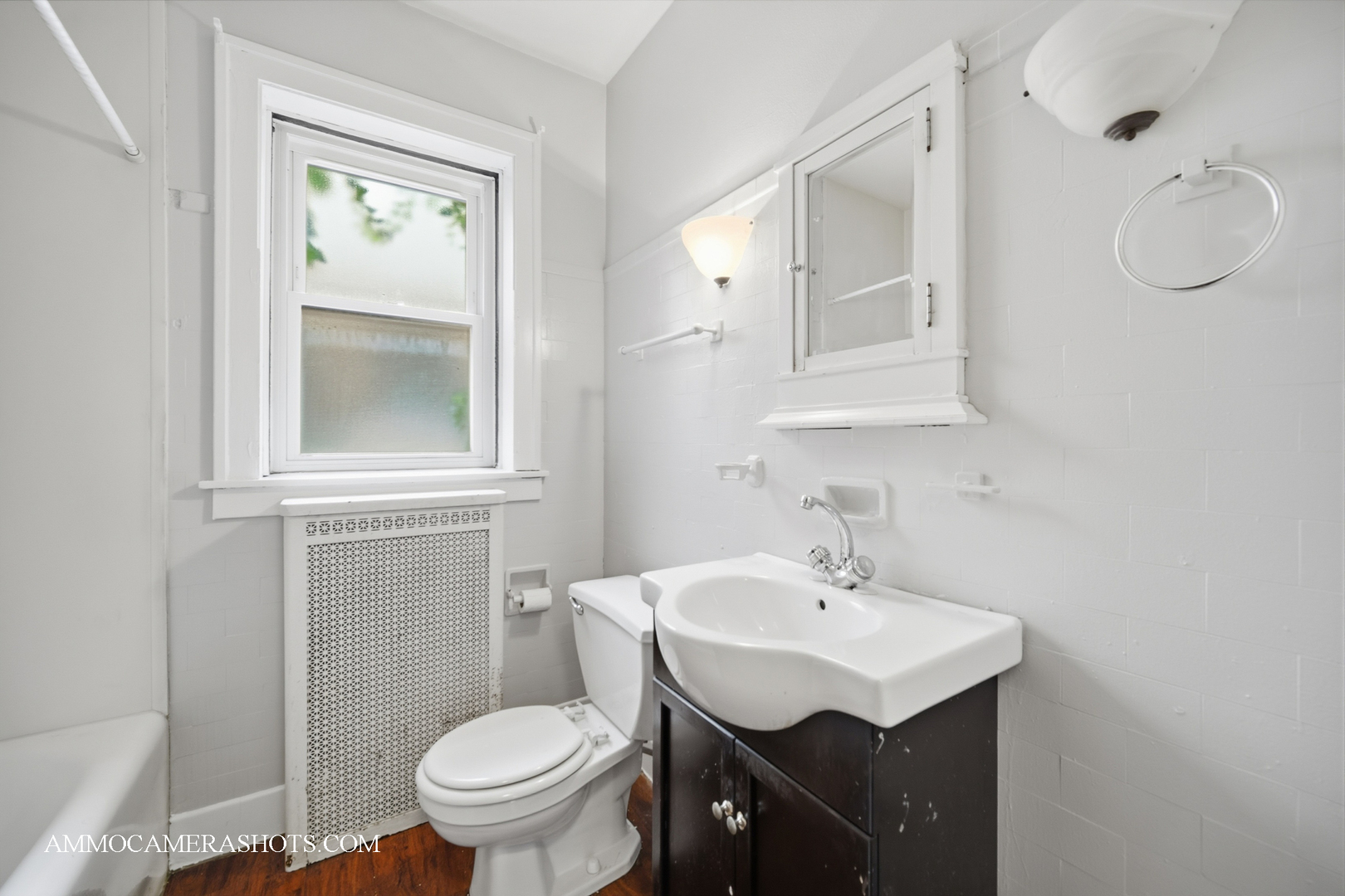 2045 W Farragut Avenue Unit: 3