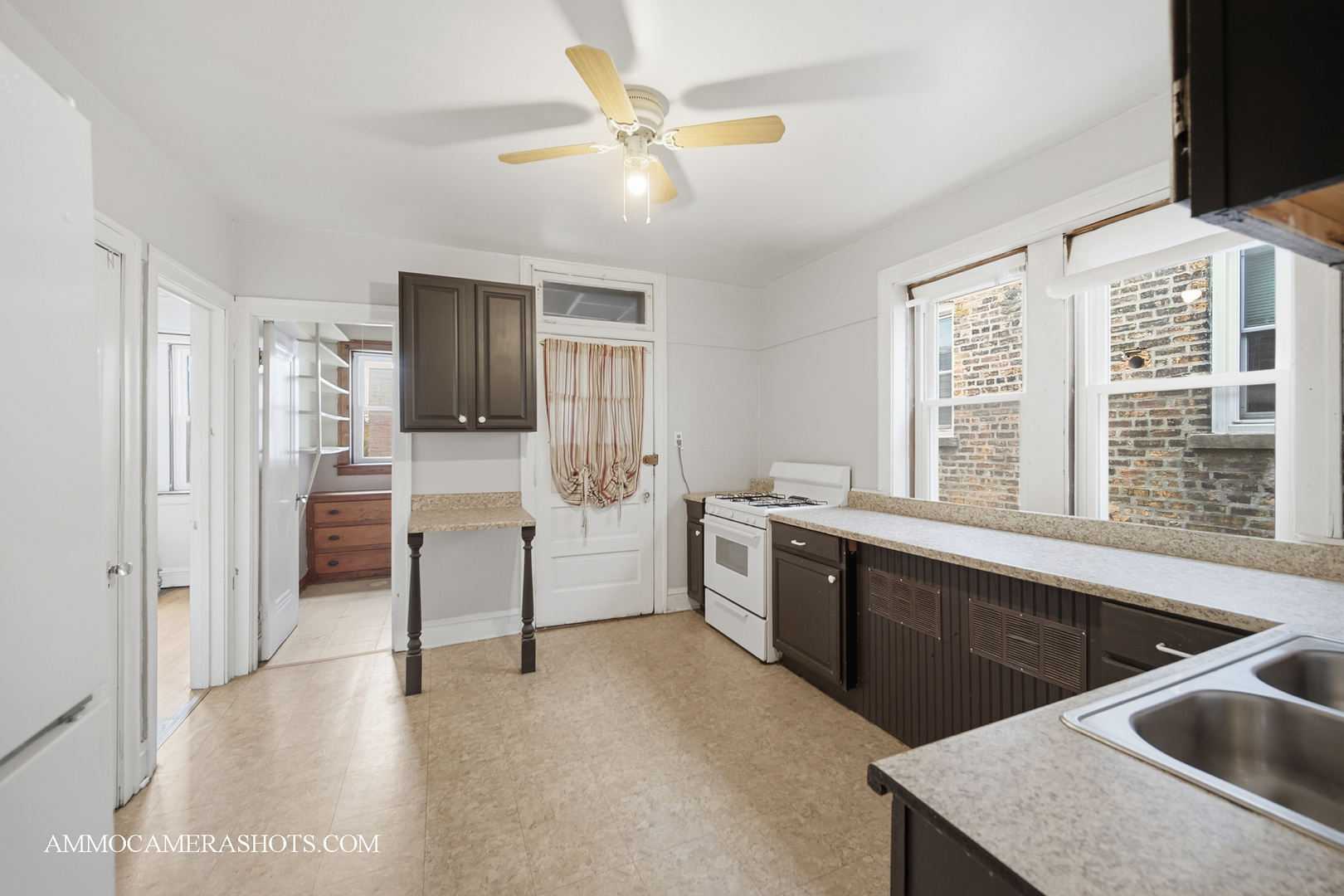 2045 W Farragut Avenue Unit: 3