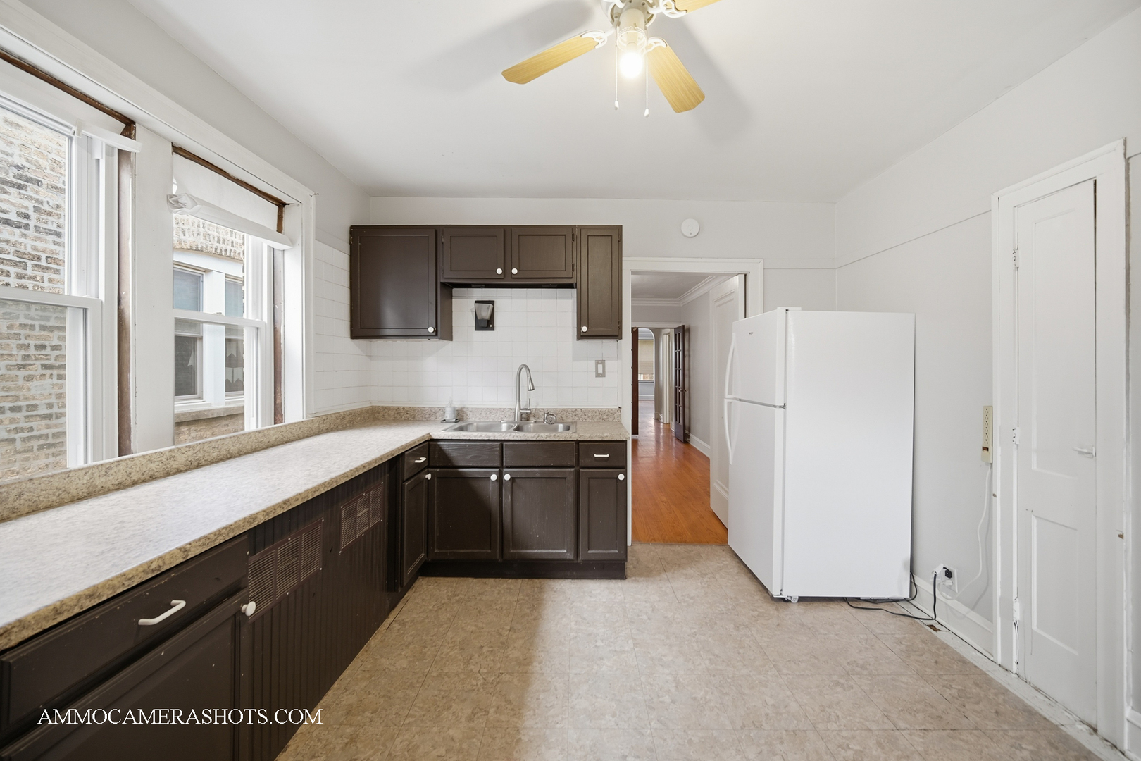 2045 W Farragut Avenue Unit: 3
