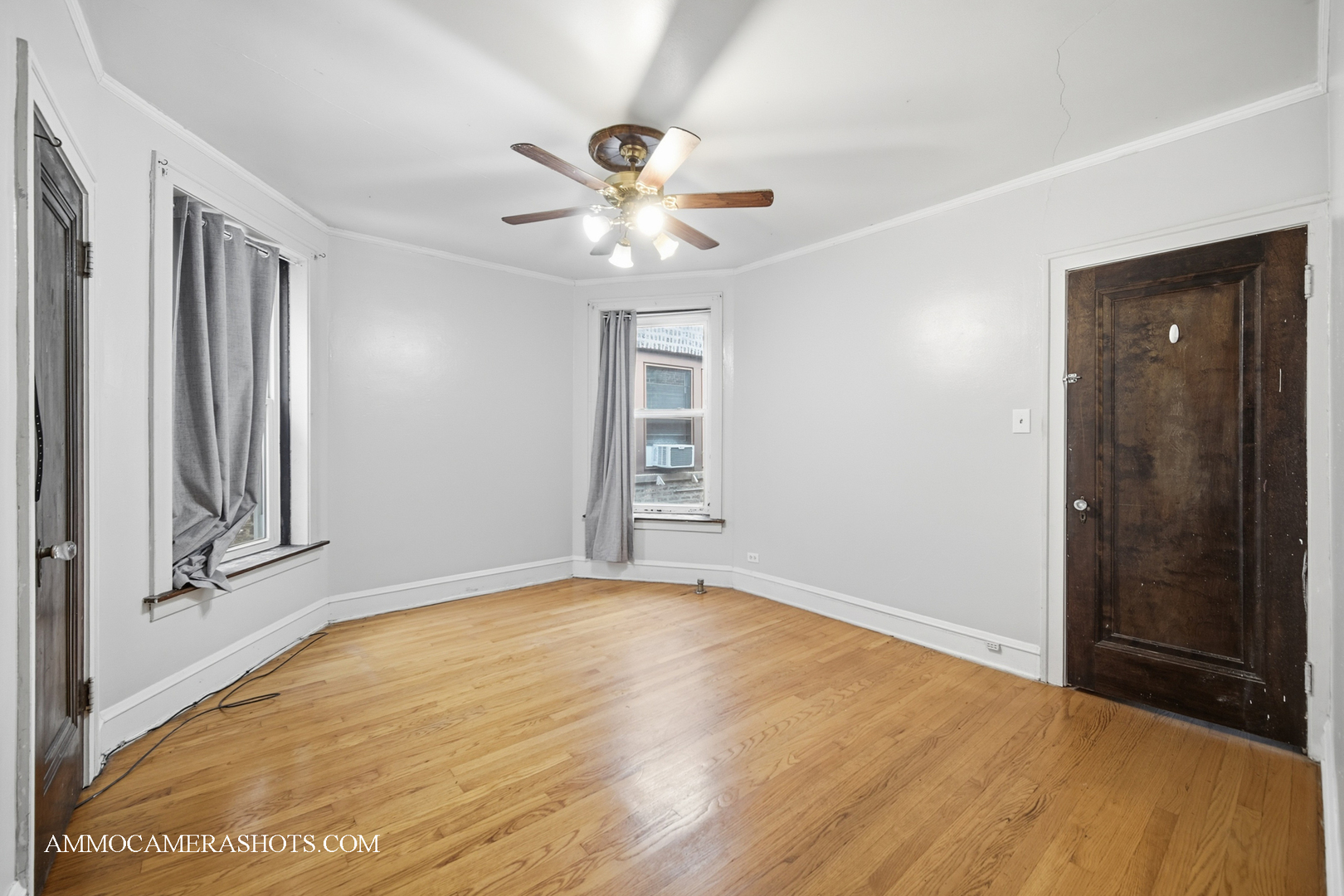 2045 W Farragut Avenue Unit: 3