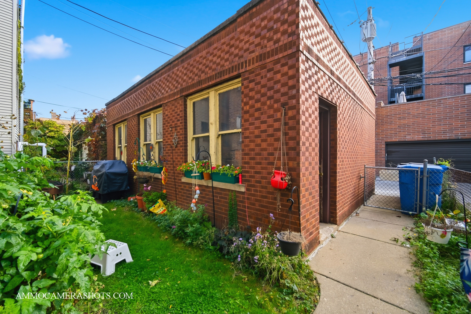 2045 W Farragut Avenue Unit: 3