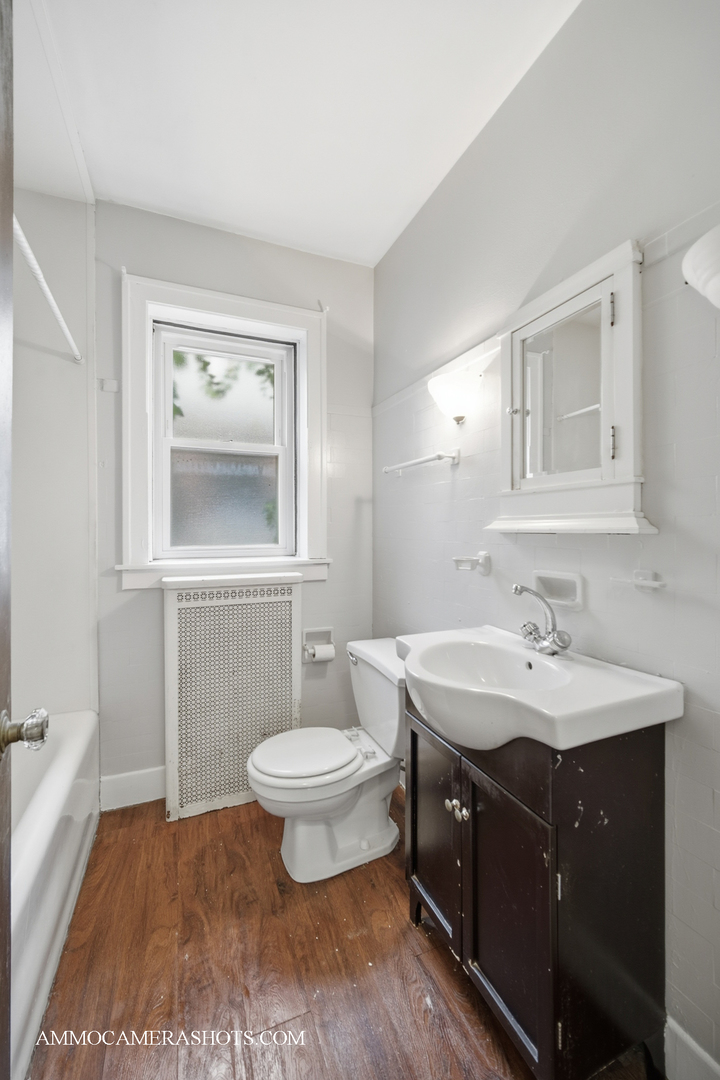 2045 W Farragut Avenue Unit: 3