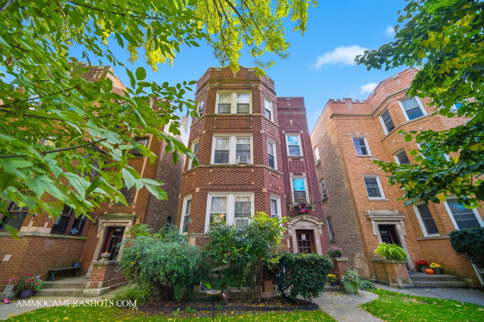 2045 W Farragut Avenue Unit: 3