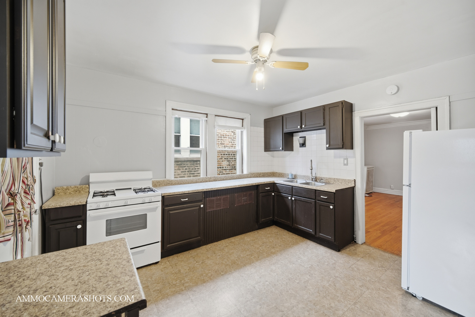 2045 W Farragut Avenue Unit: 3