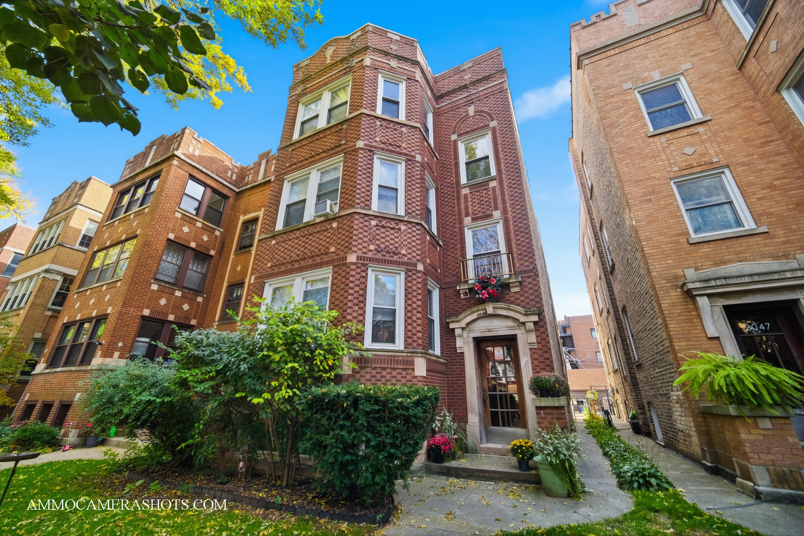 2045 W Farragut Avenue Unit: 3