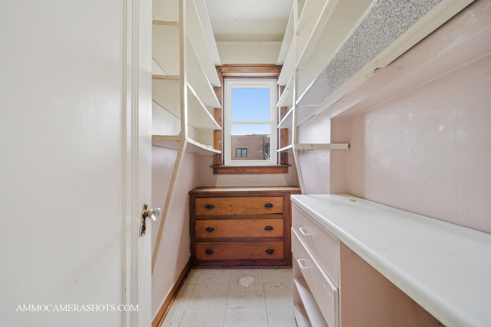 2045 W Farragut Avenue Unit: 3