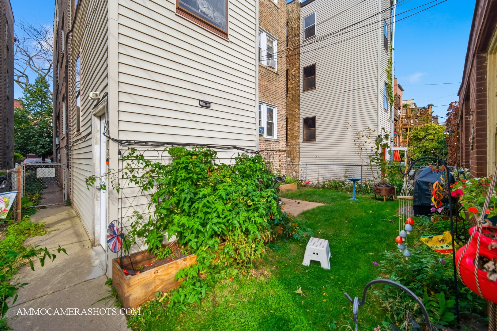 2045 W Farragut Avenue Unit: 3
