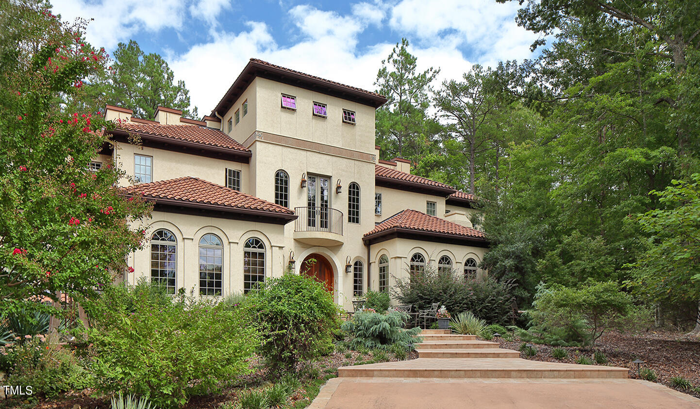 102 Flagstone Court