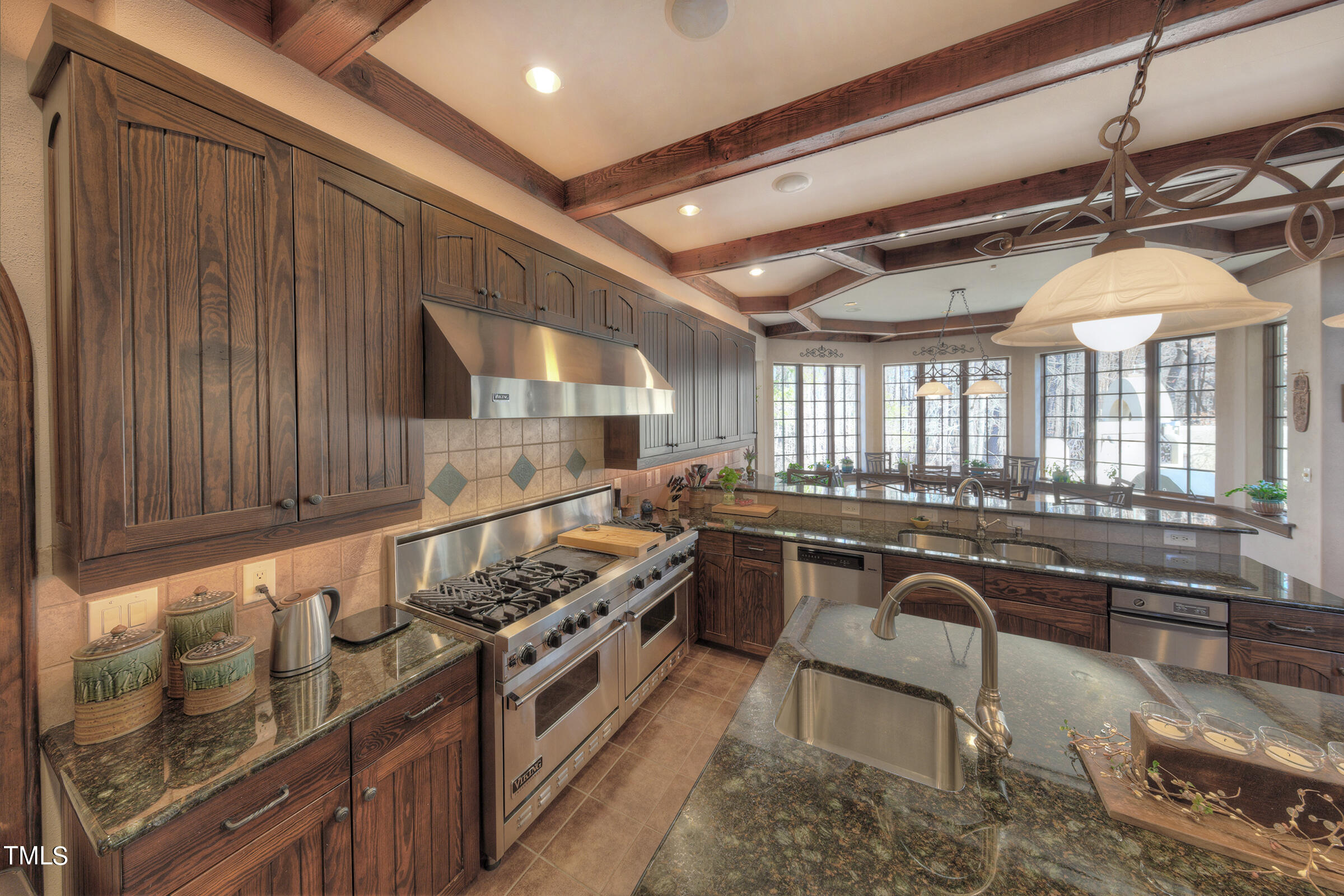 102 Flagstone Court