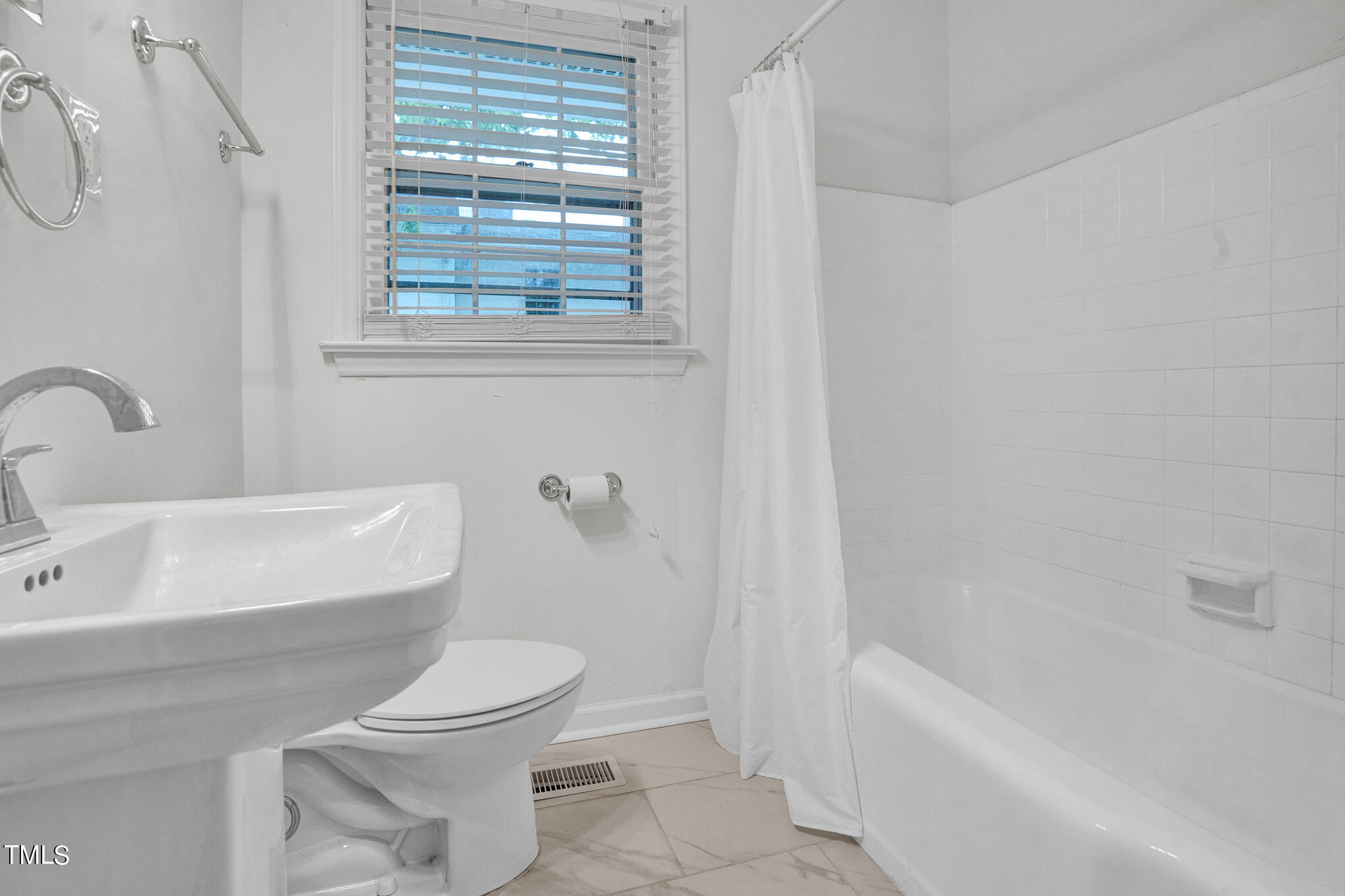 1941 Clark Avenue # 101