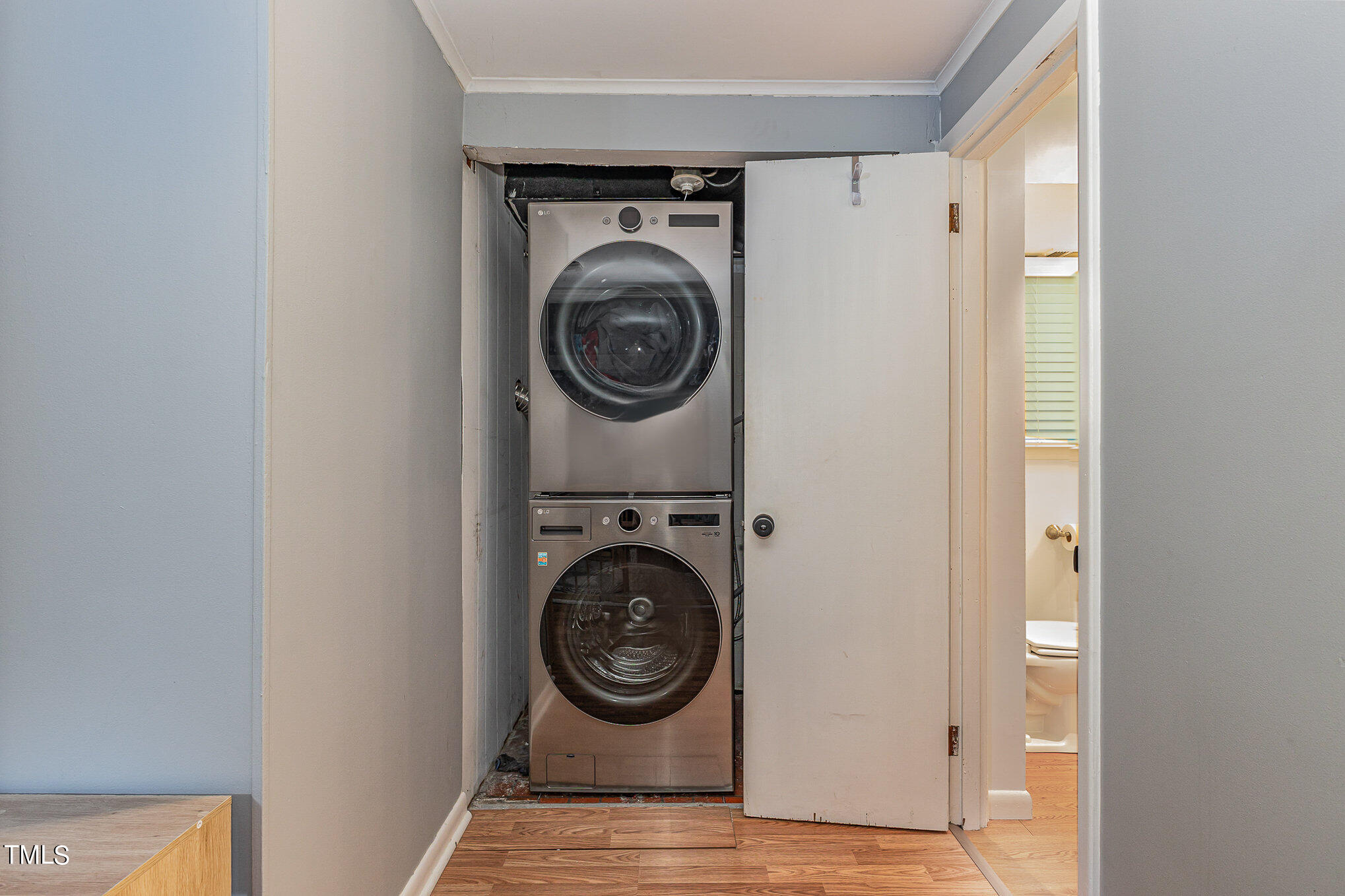 3201 Glenridge Drive