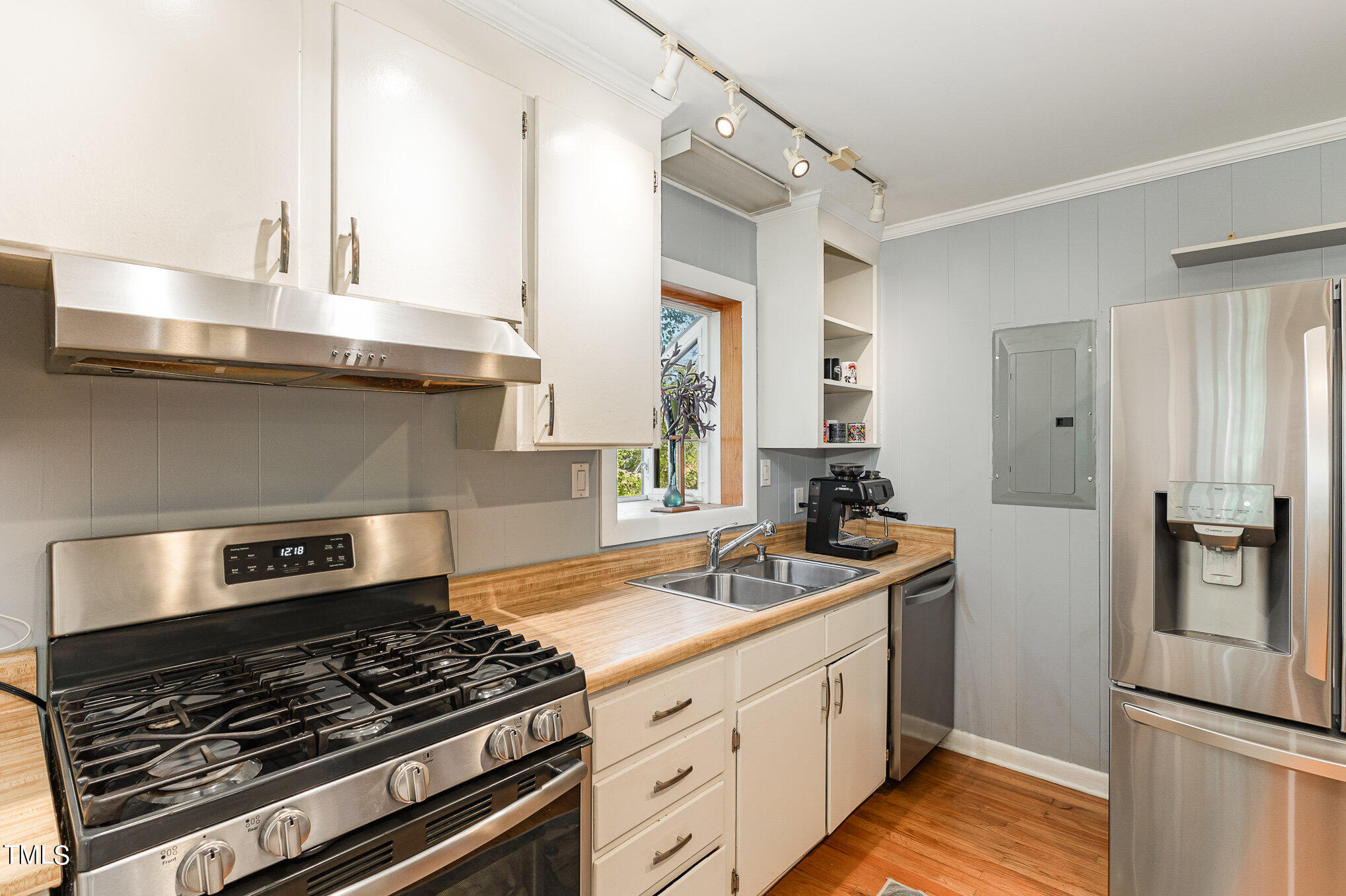 3201 Glenridge Drive