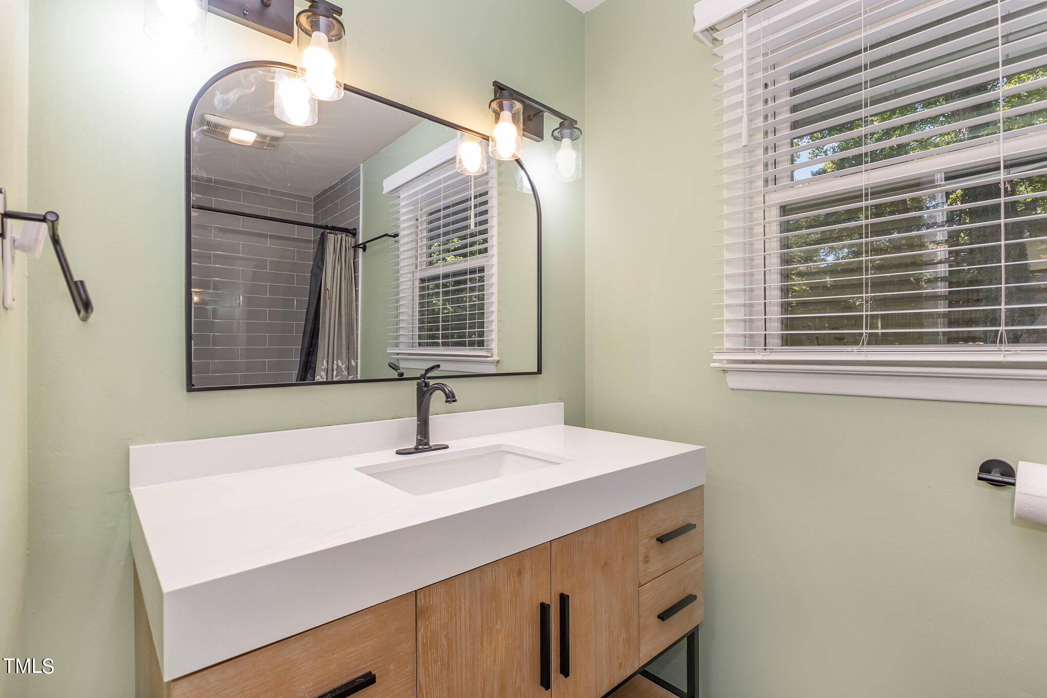 3201 Glenridge Drive