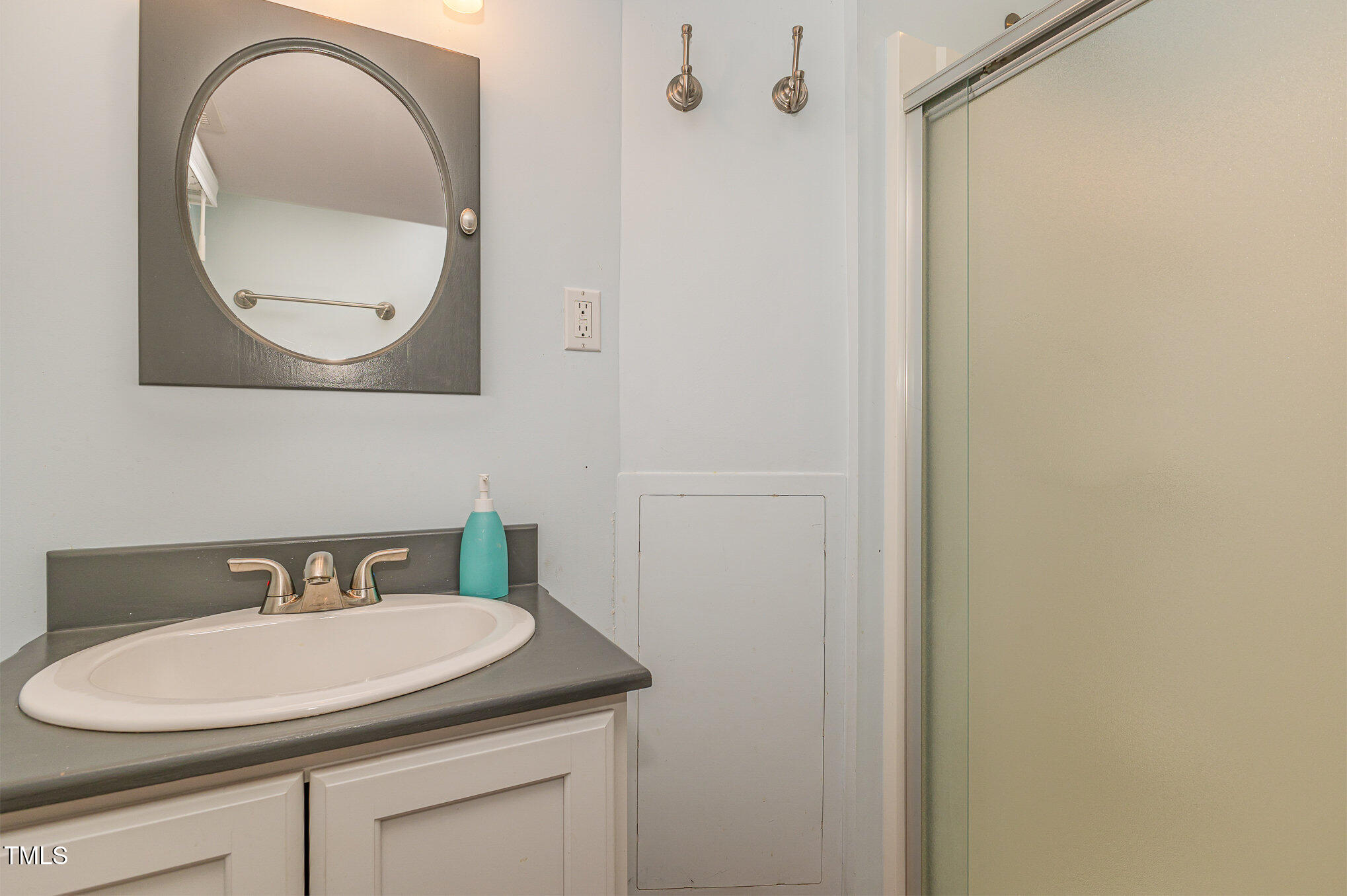 3201 Glenridge Drive