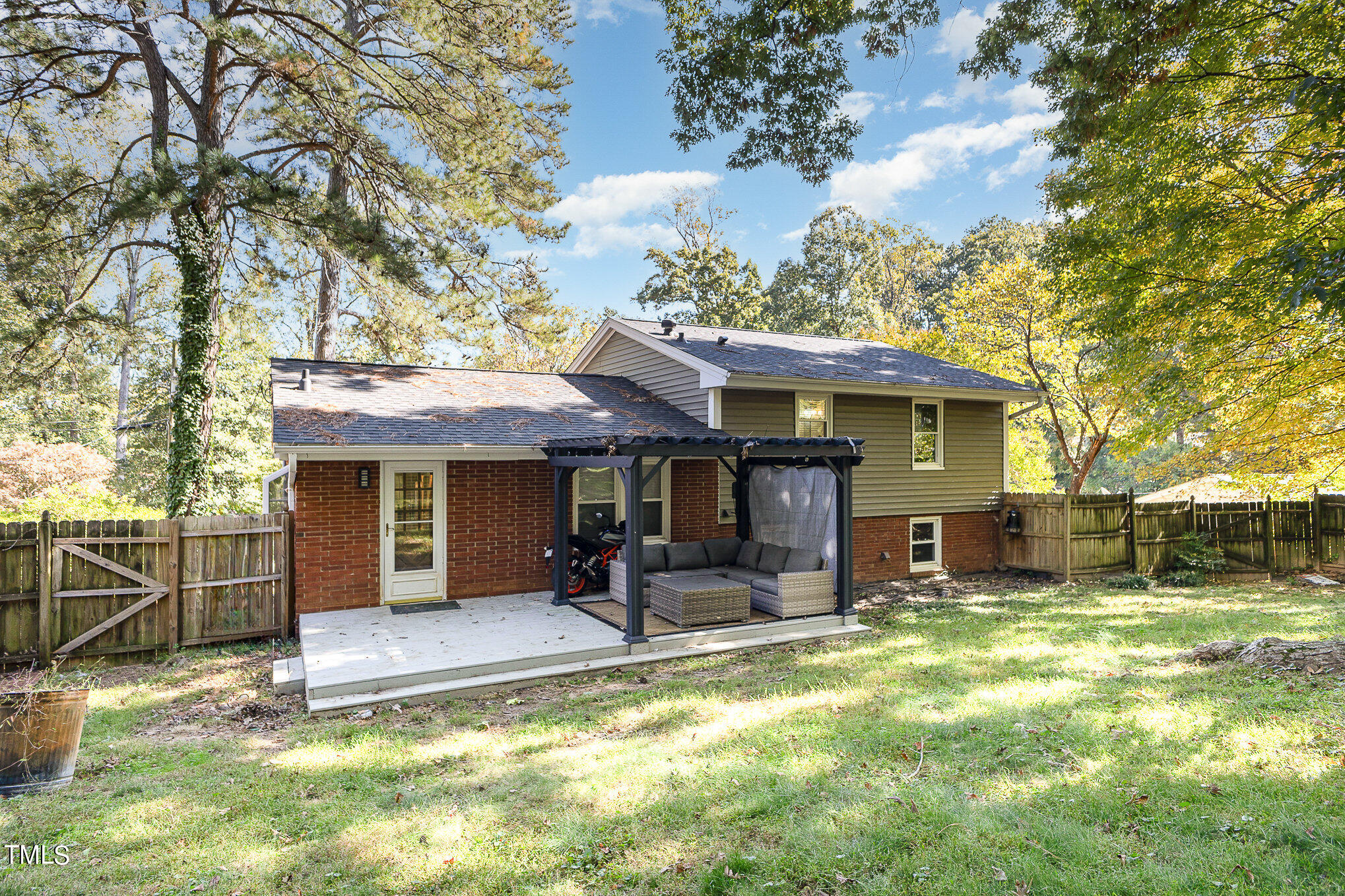 3201 Glenridge Drive