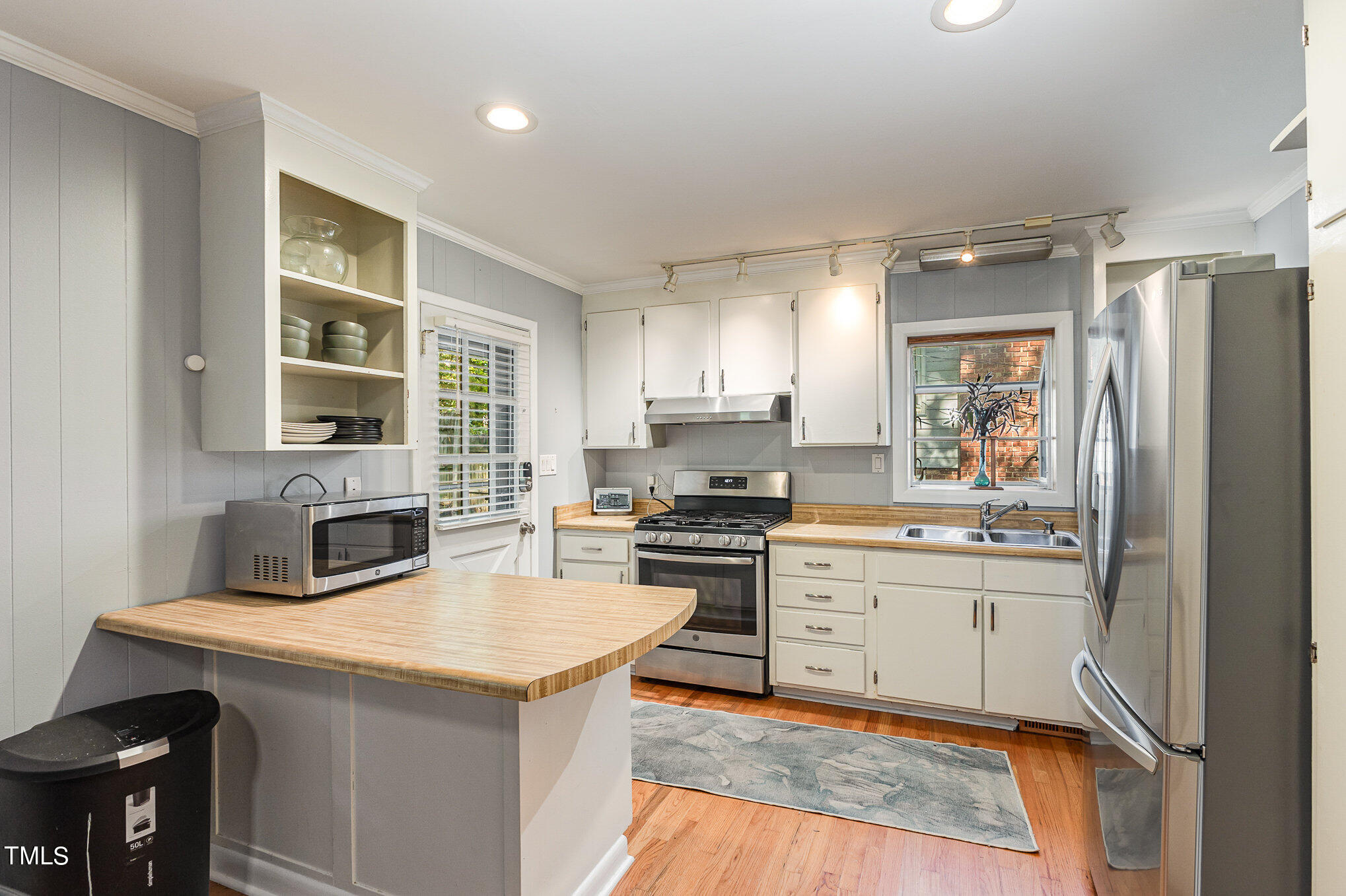 3201 Glenridge Drive