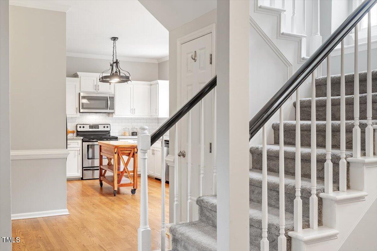 9400 Leslieshire Drive