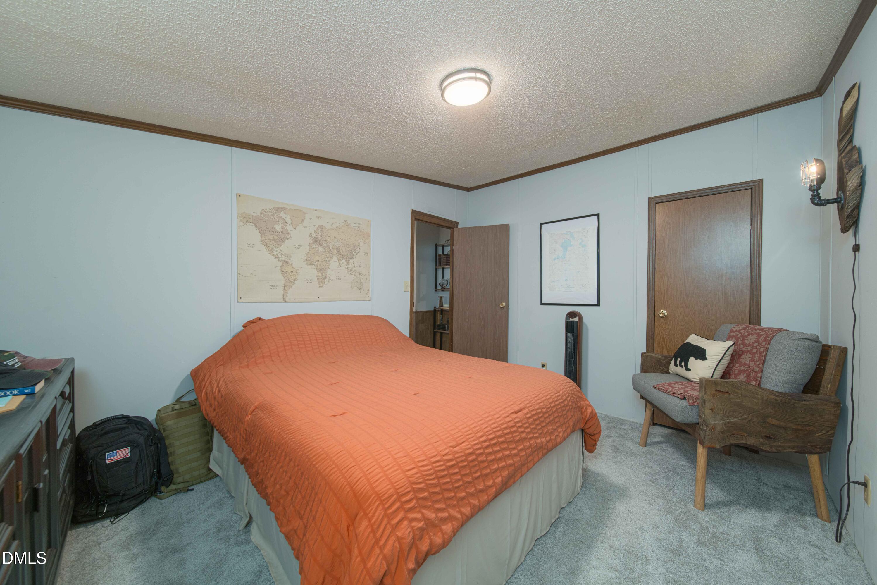 748 Hunters Circle